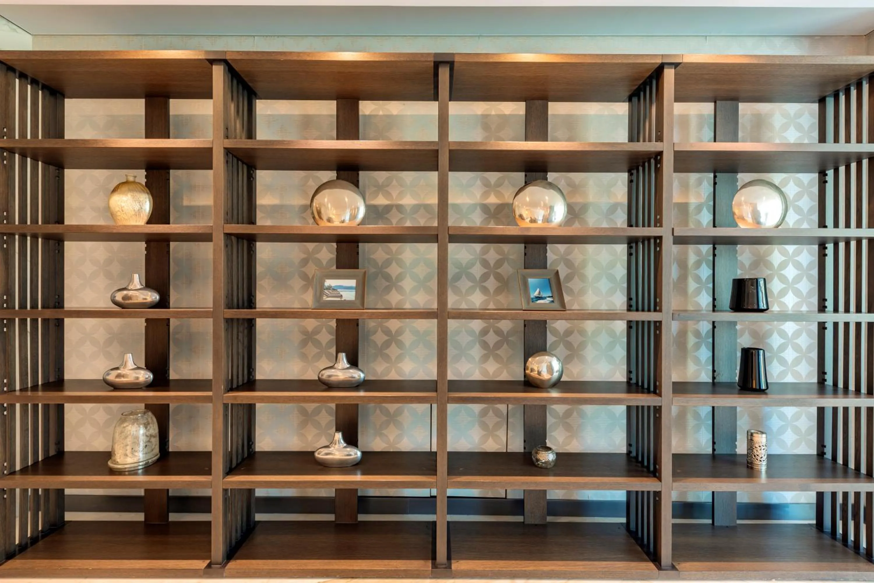 Decorative detail in D Maris Bay