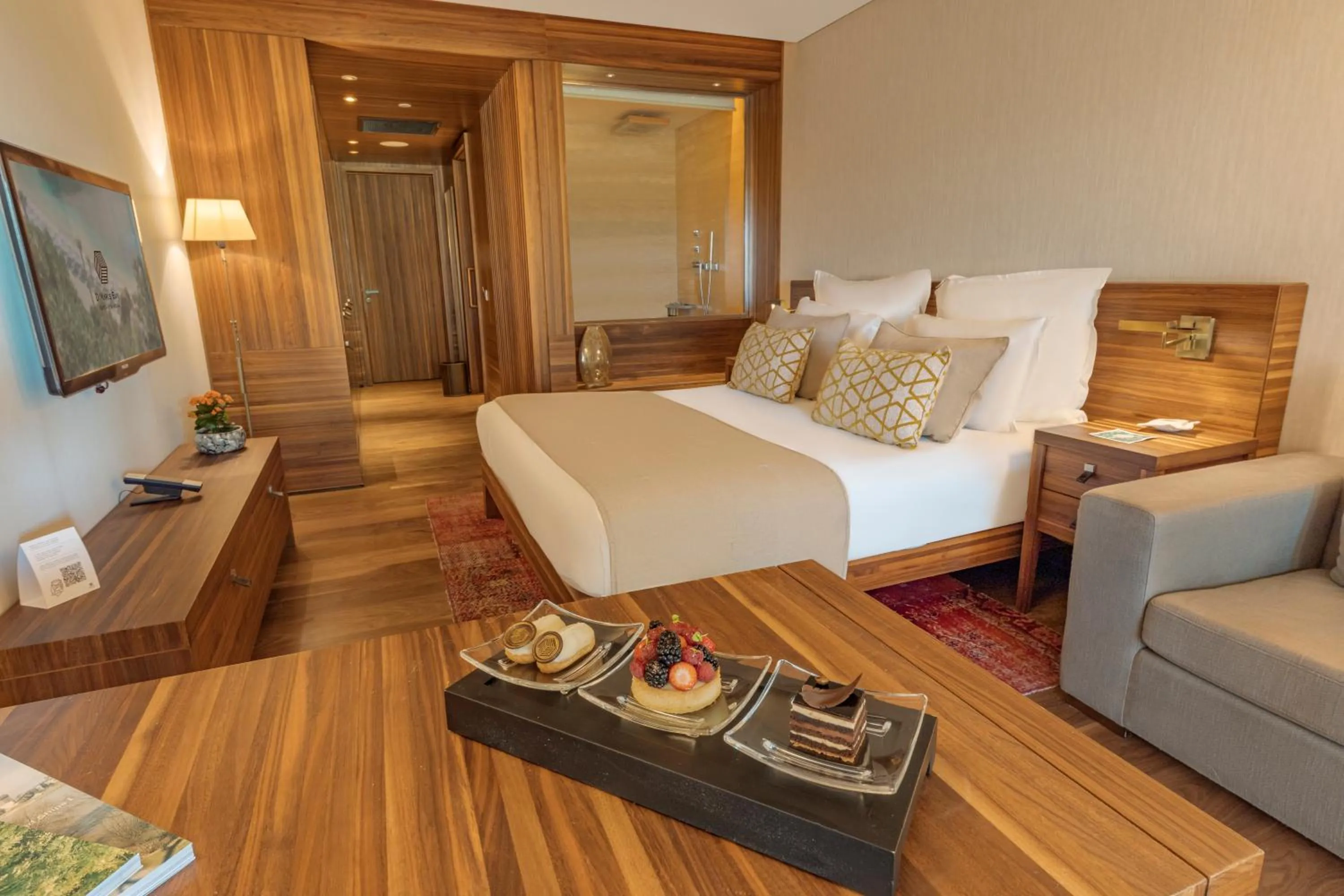 Photo of the whole room, Bed in D Maris Bay