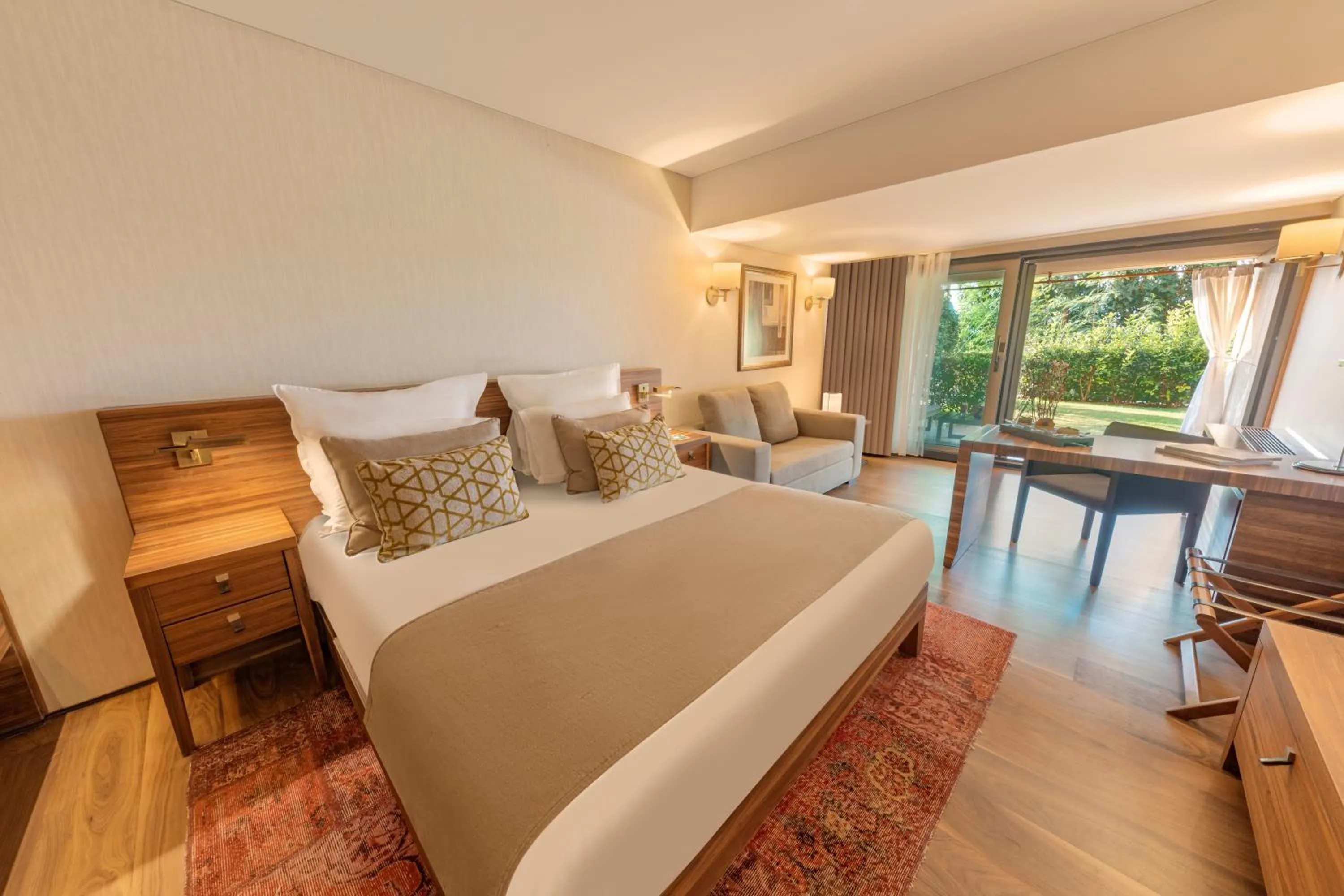 Photo of the whole room, Bed in D Maris Bay