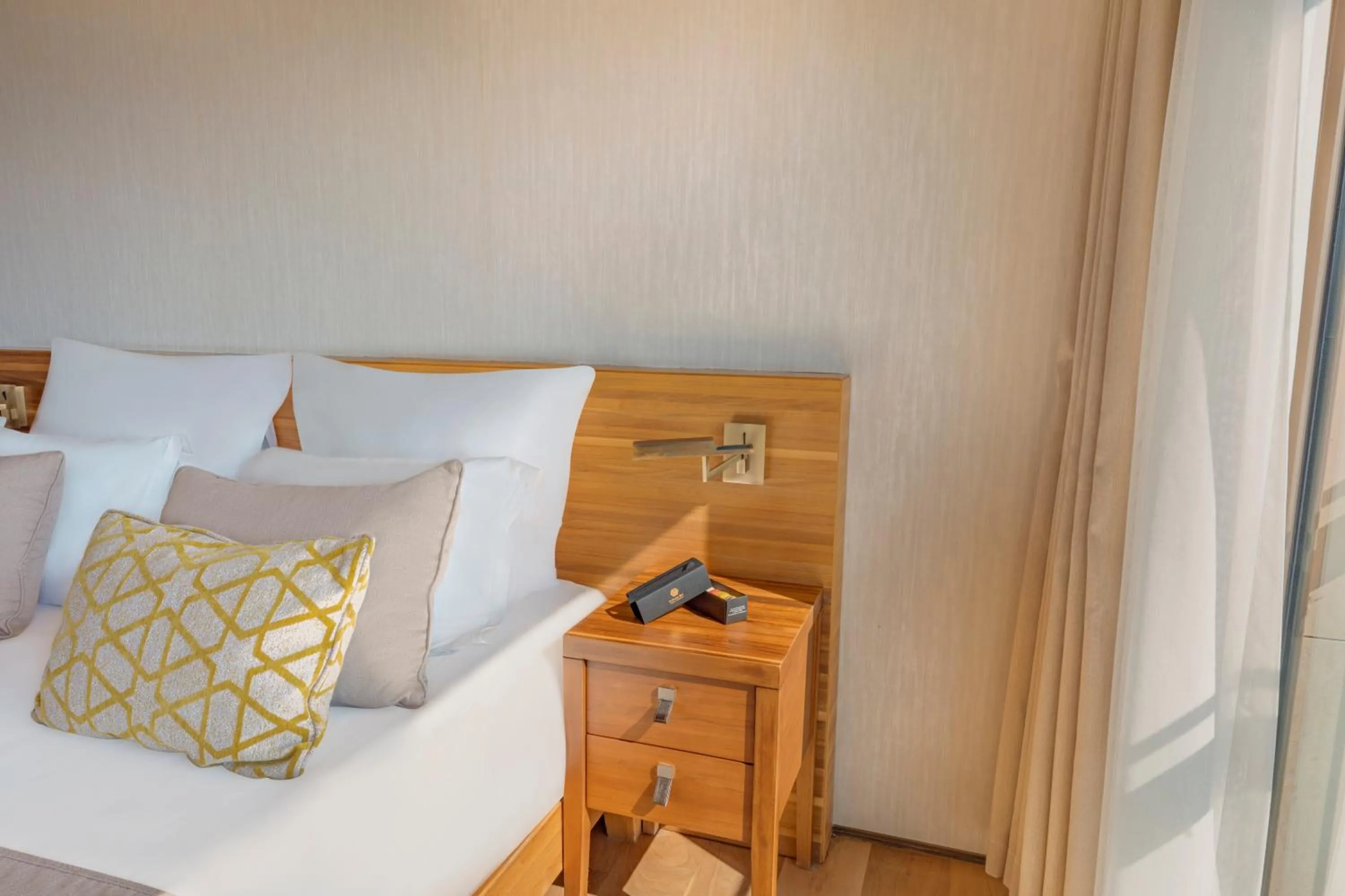 Photo of the whole room, Bed in D Maris Bay