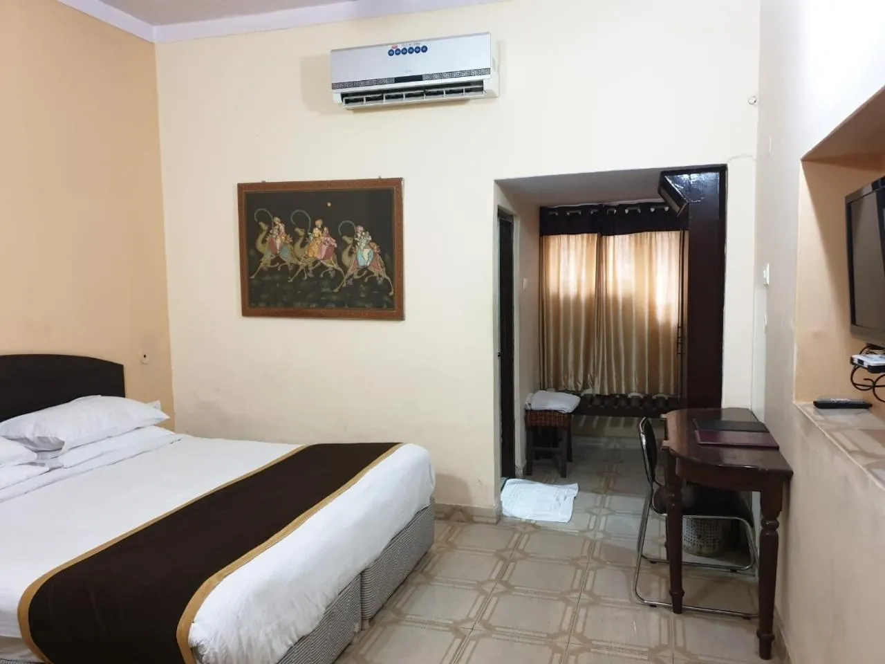 Bedroom, Bed in Rajputana Palace