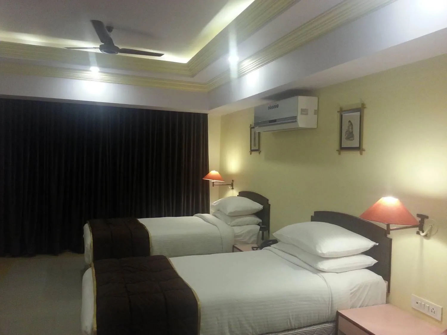 Photo of the whole room, Bed in Rajputana Palace