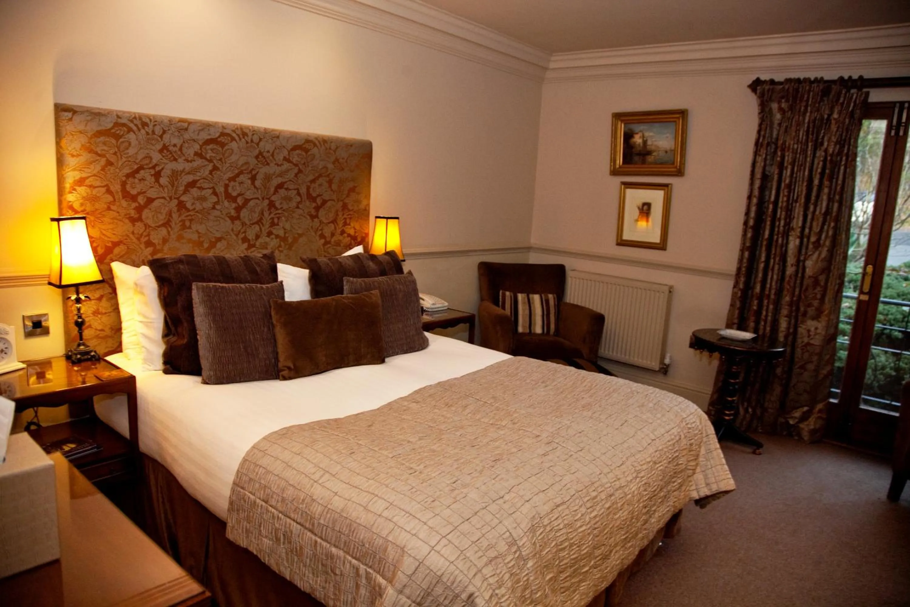 Bedroom, Bed in Whitley Hall Hotel