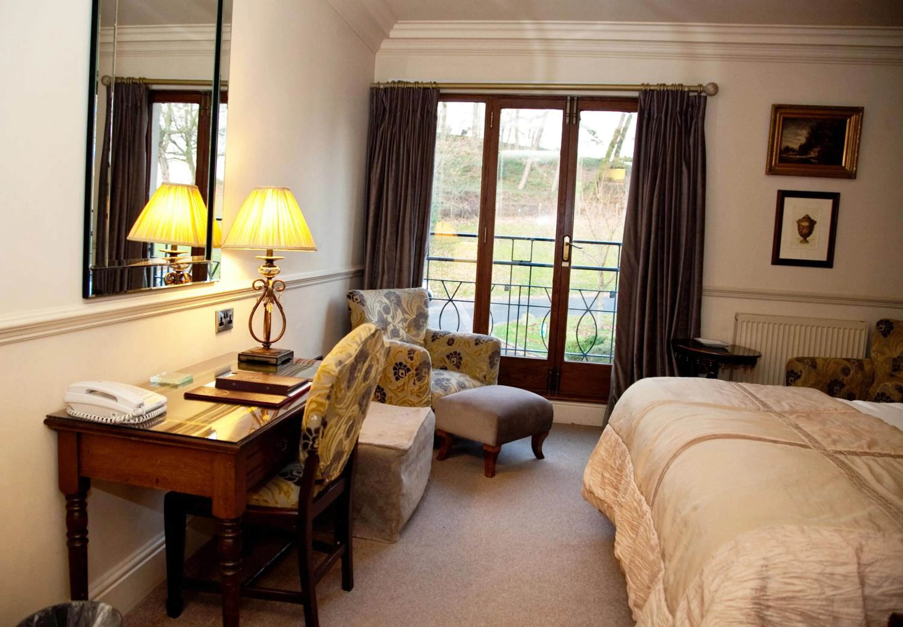 Bedroom, Bed in Whitley Hall Hotel