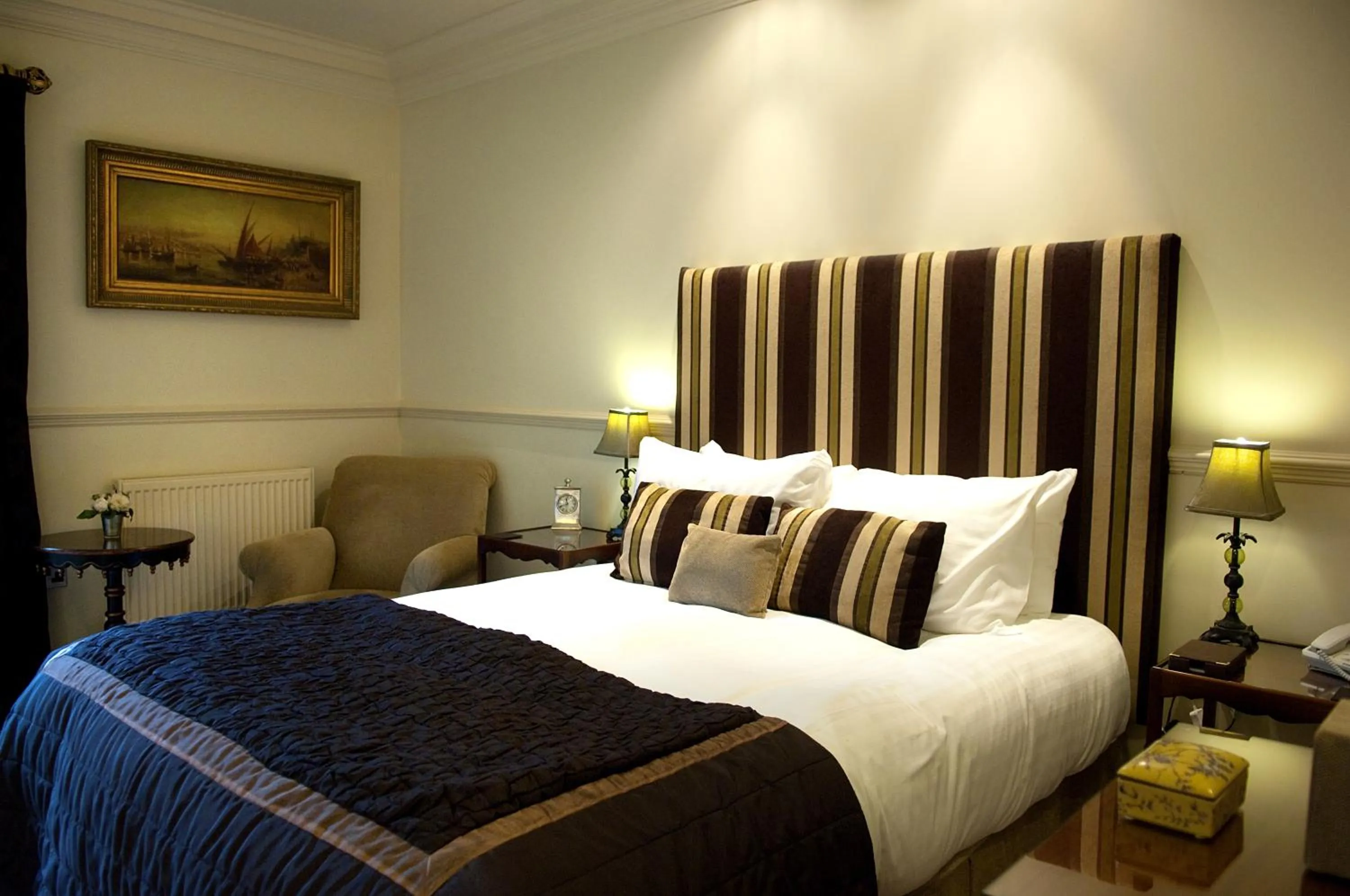 Bedroom, Bed in Whitley Hall Hotel