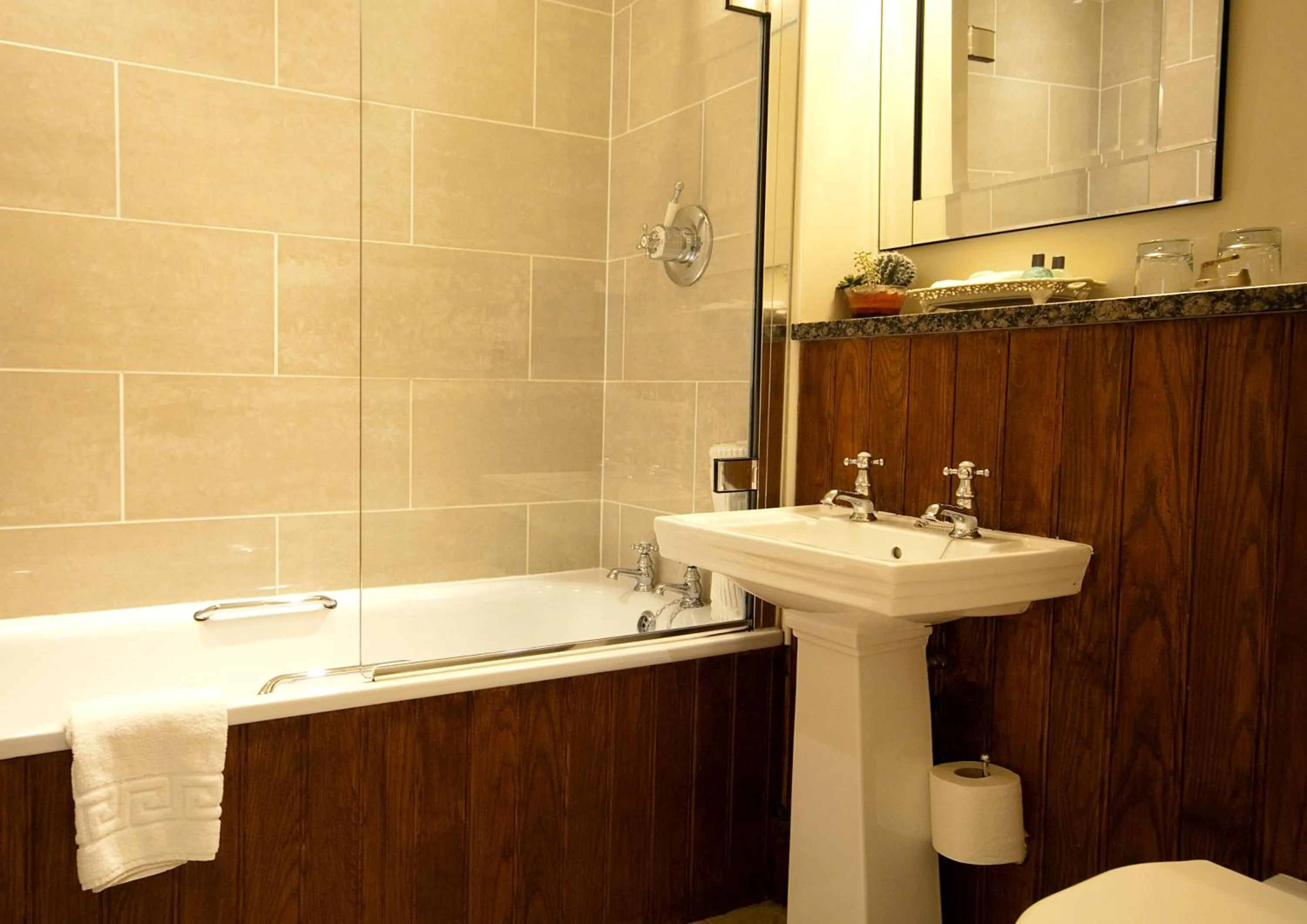 Bathroom in Whitley Hall Hotel