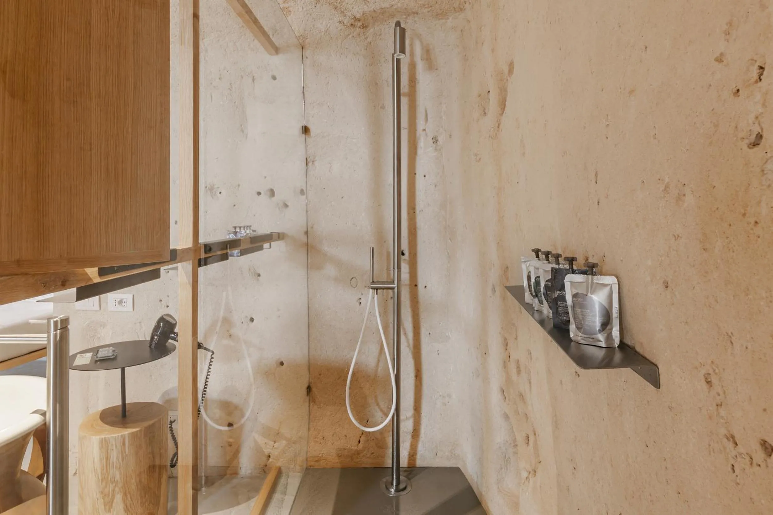 Shower in Ai Maestri Rooms&Cafè