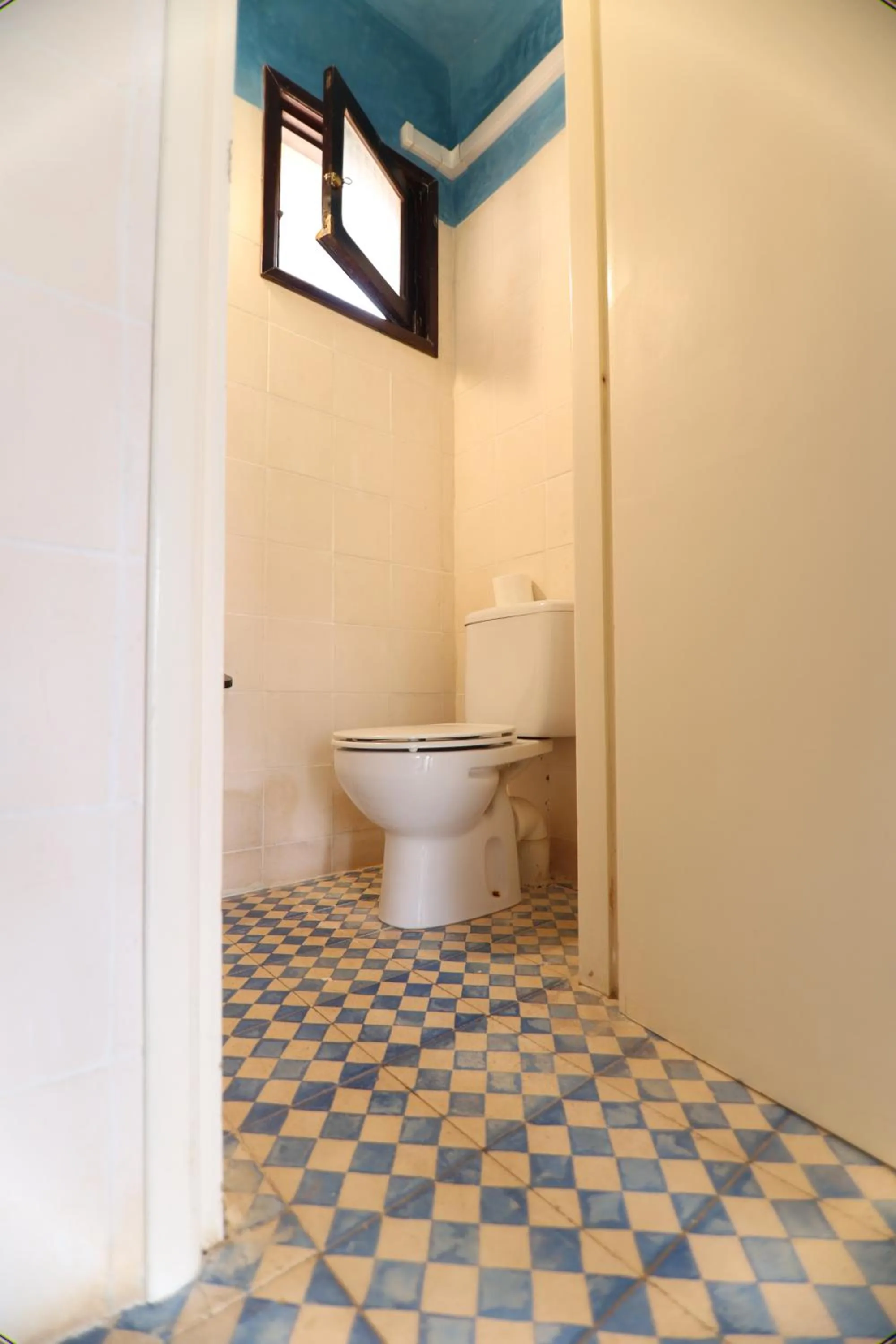 Toilet in Paradis Nomade