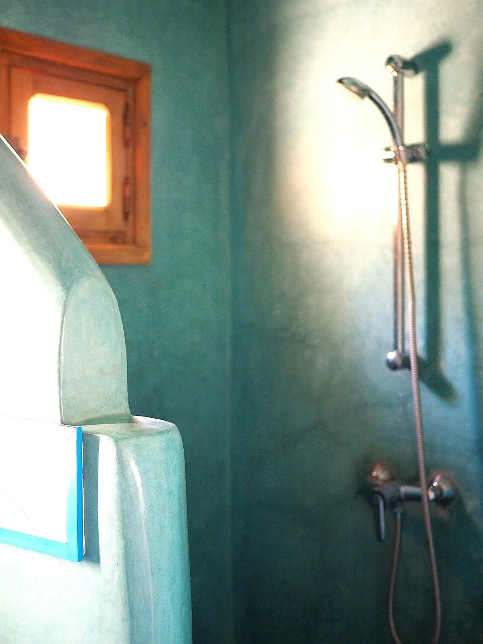 Shower in Paradis Nomade