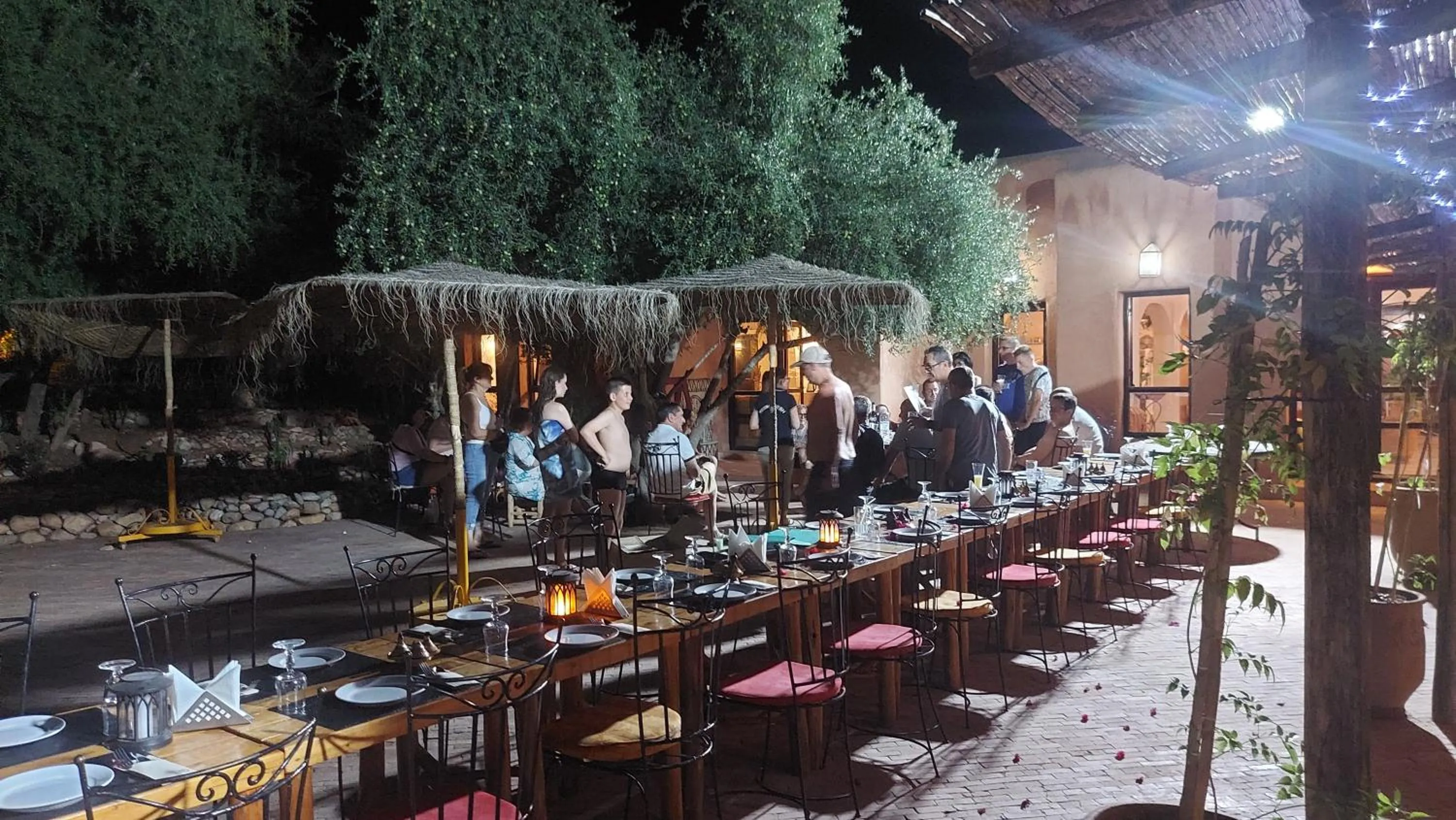 Restaurant/places to eat in Paradis Nomade