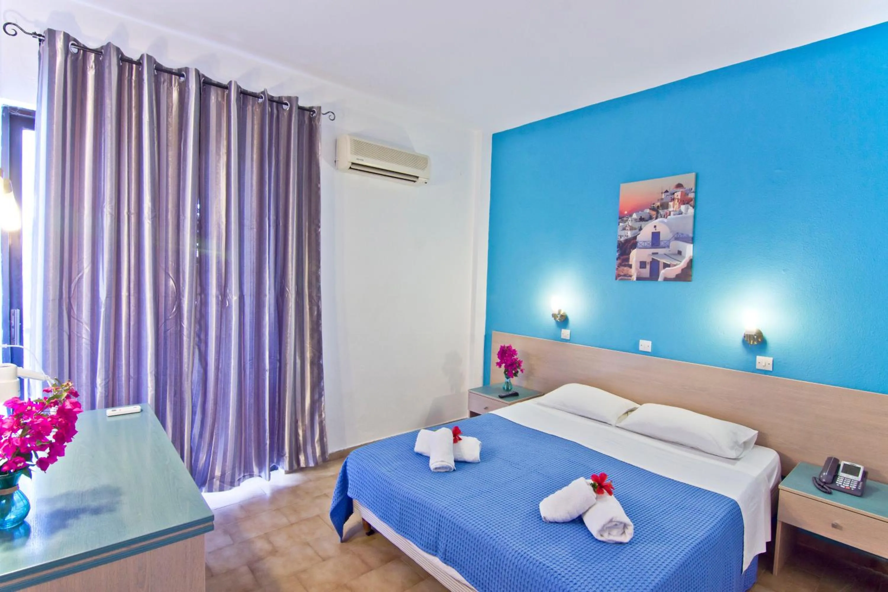 Bedroom in Argo Hotel