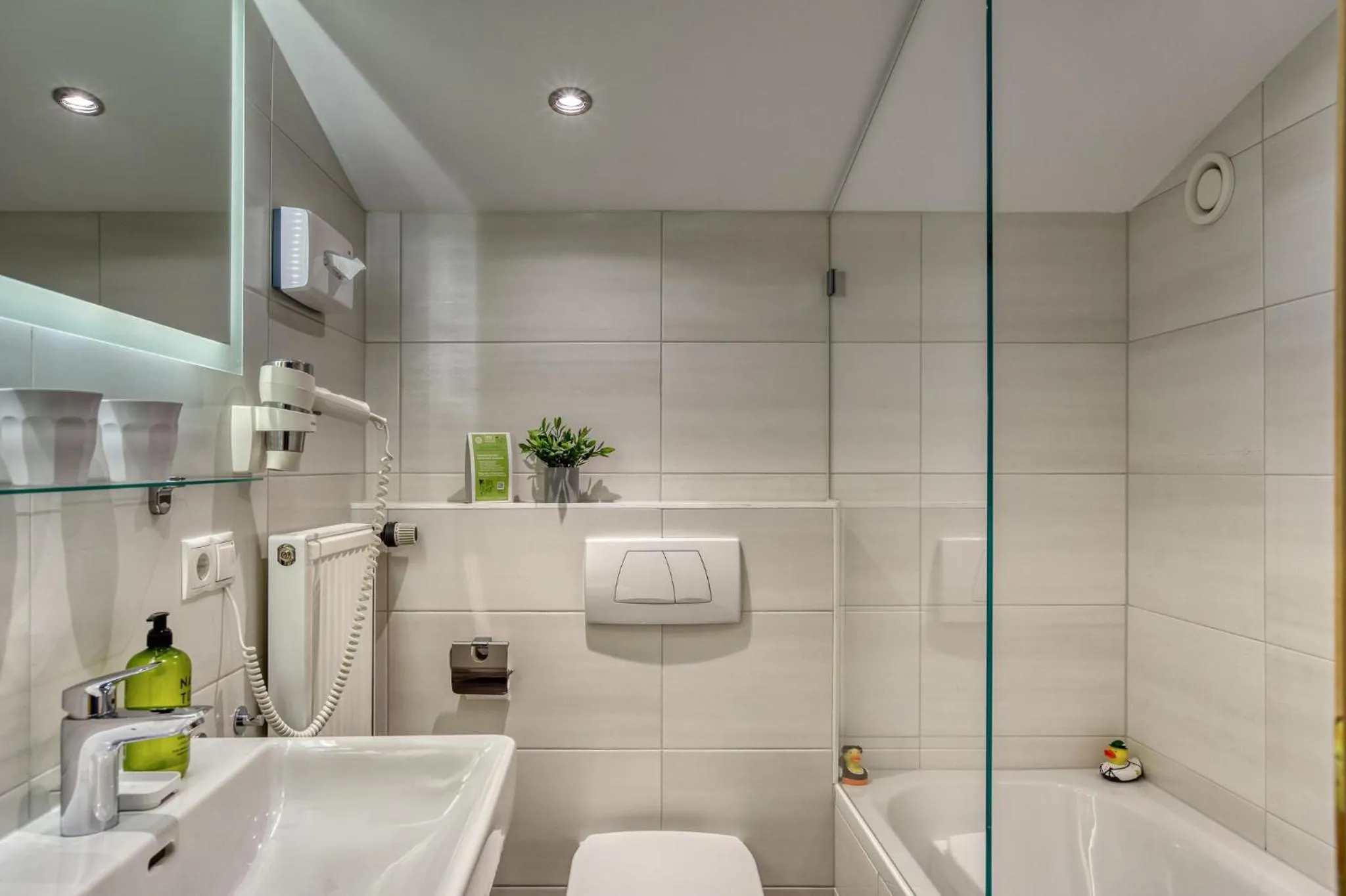 Toilet in Boutiquehotel ZOMM in Seefeld