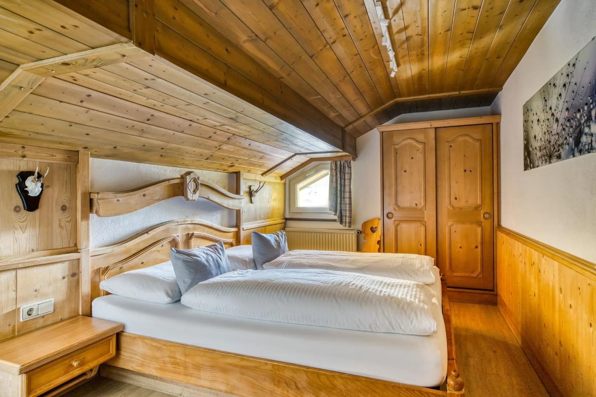 Photo of the whole room, Bed in Boutiquehotel ZOMM in Seefeld