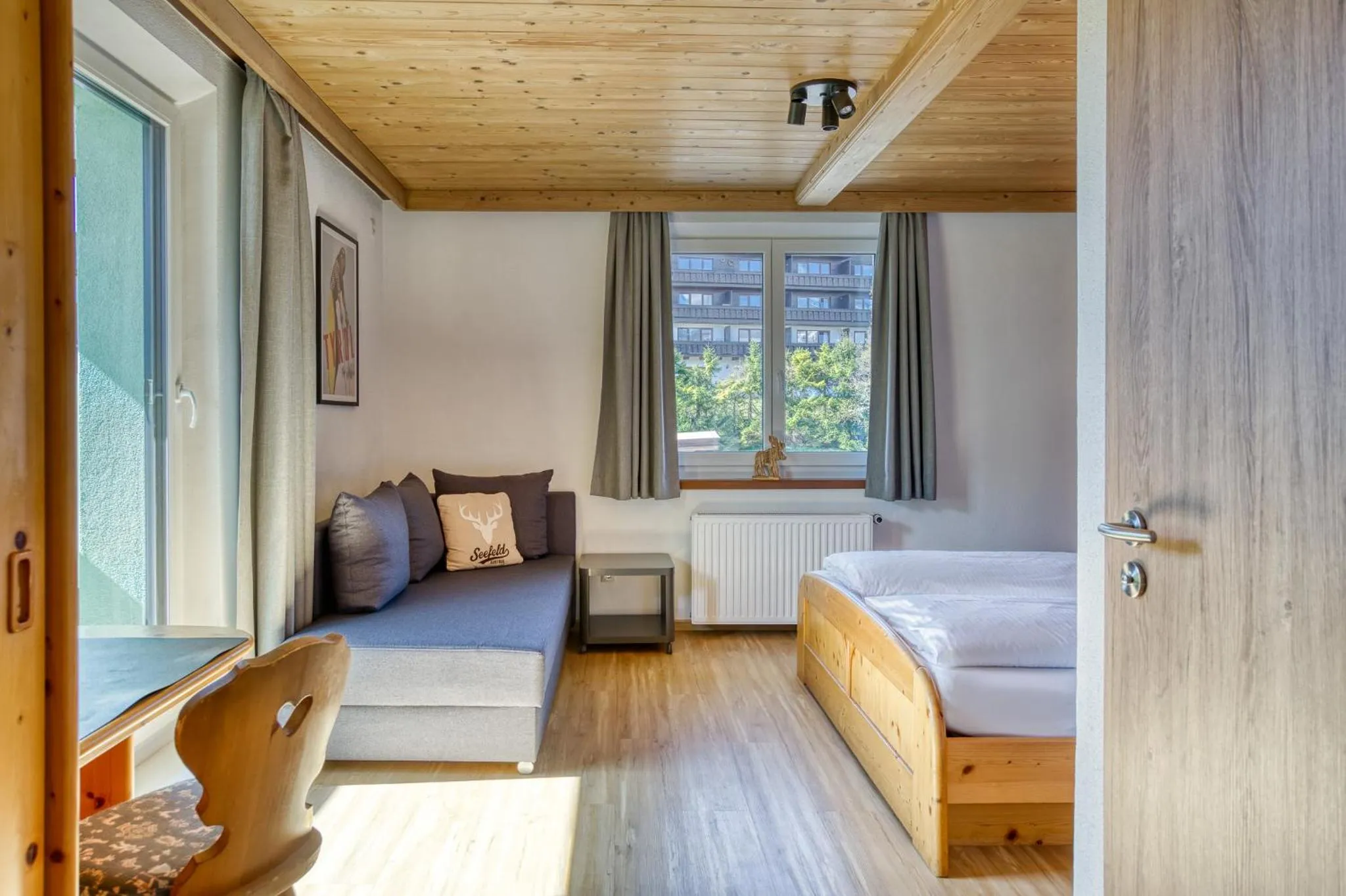 Photo of the whole room, Bed in Boutiquehotel ZOMM in Seefeld