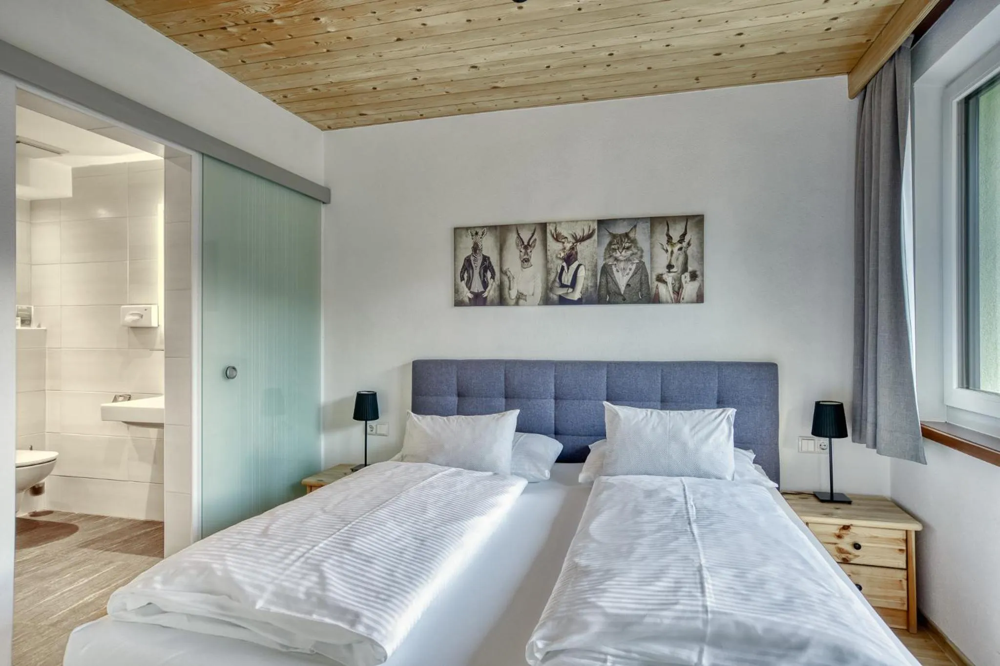 Photo of the whole room, Bed in Boutiquehotel ZOMM in Seefeld