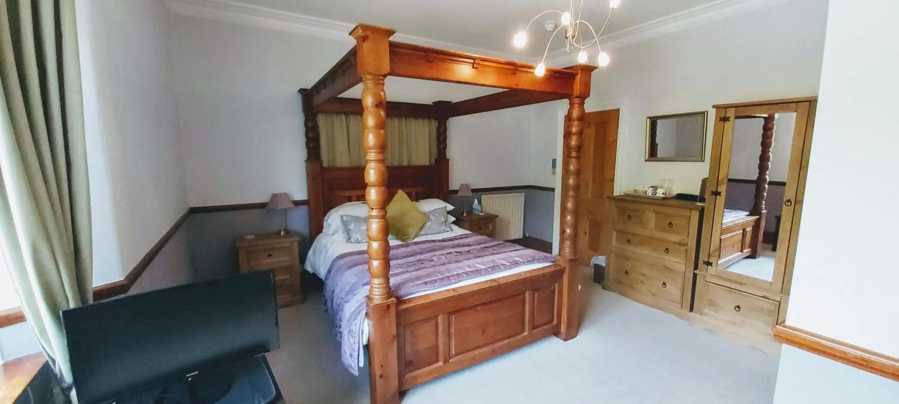 Bed in Laurel Cottage