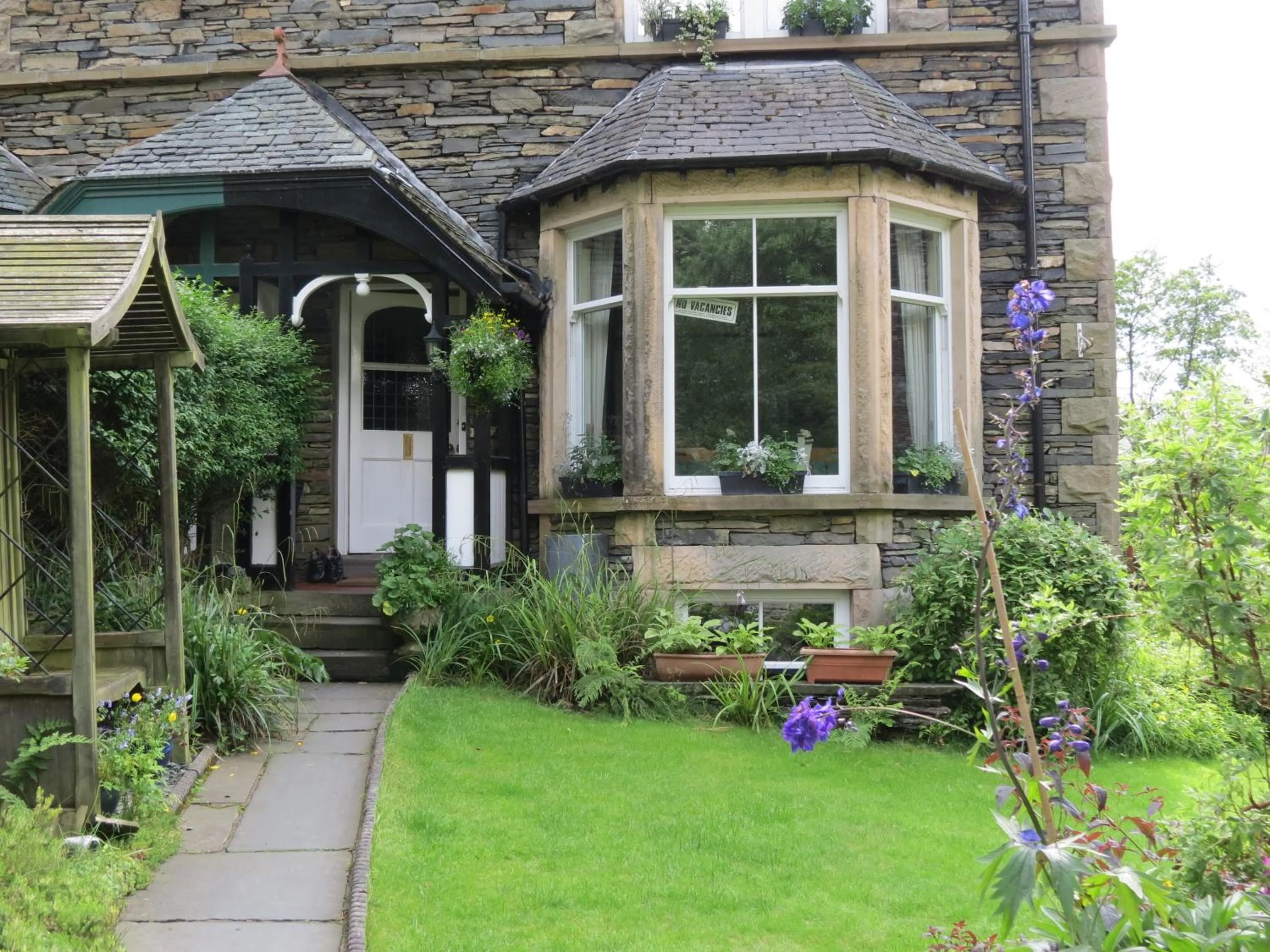 Facade/entrance, Property Building in Laurel Cottage
