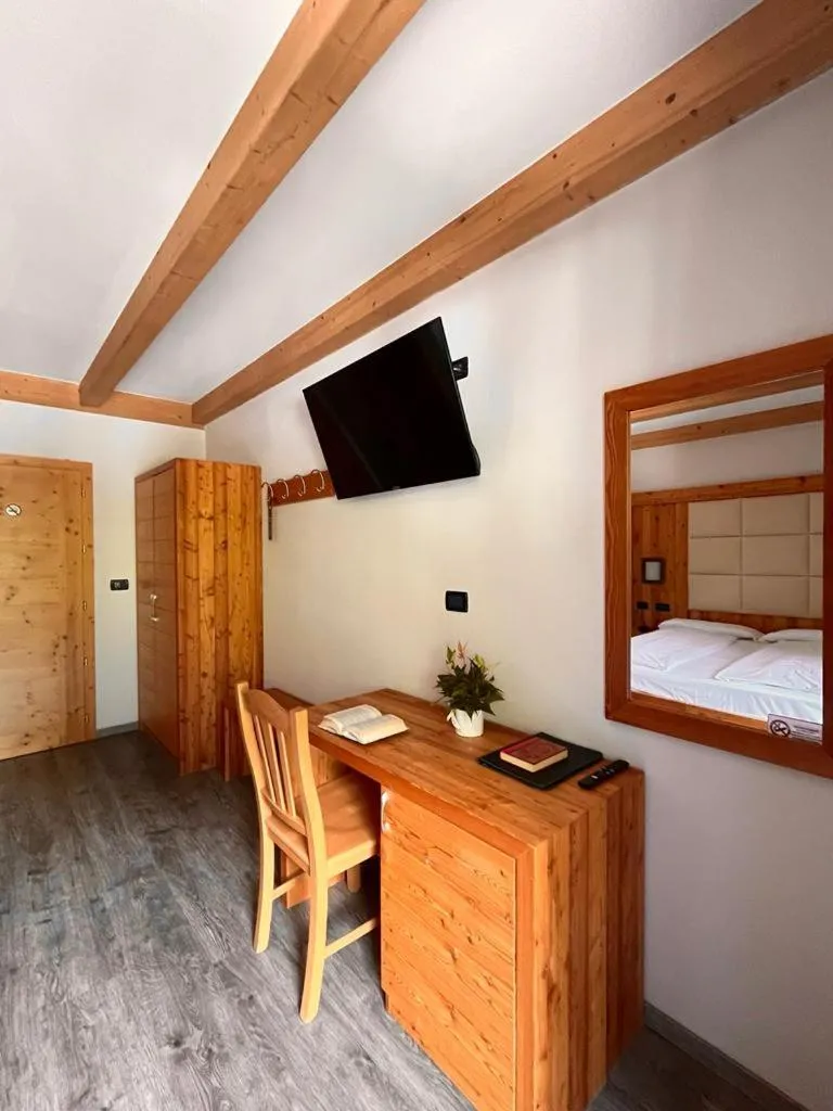 Bedroom, Bed in Hotel Garni My Ledro