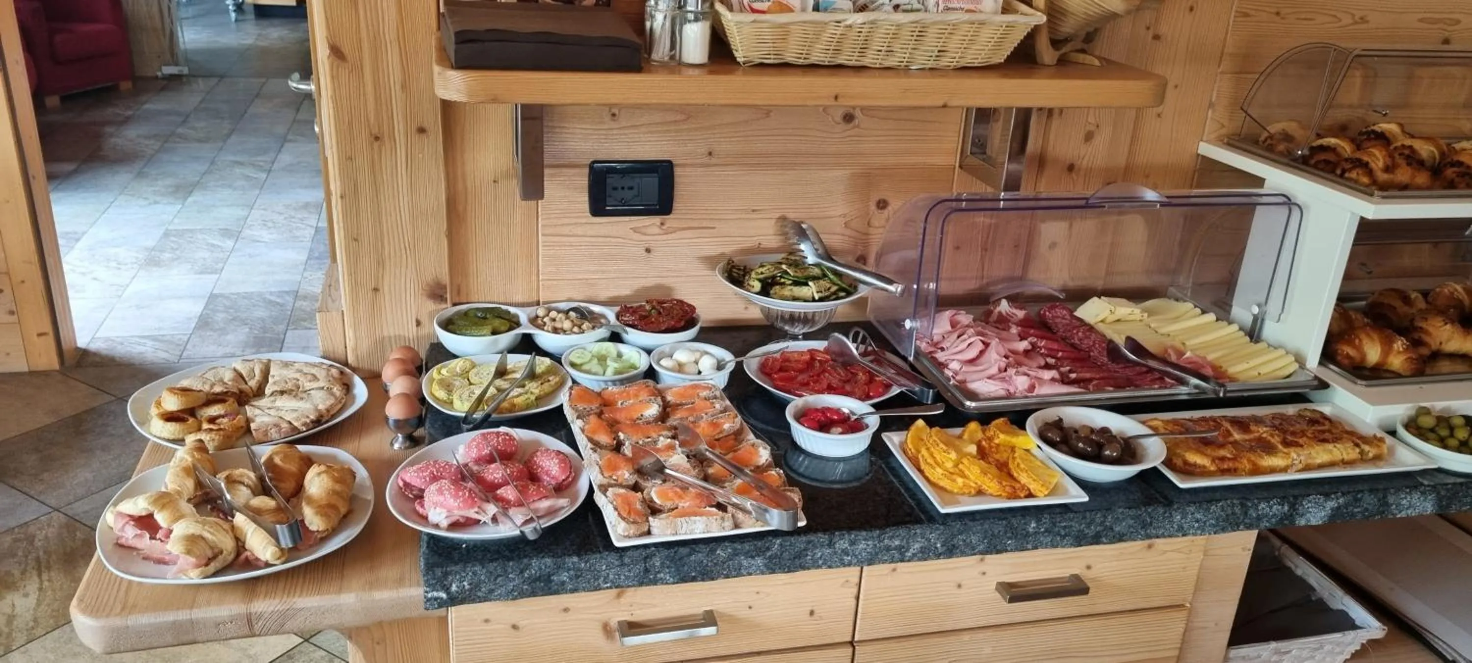 Buffet breakfast in Hotel Garni My Ledro