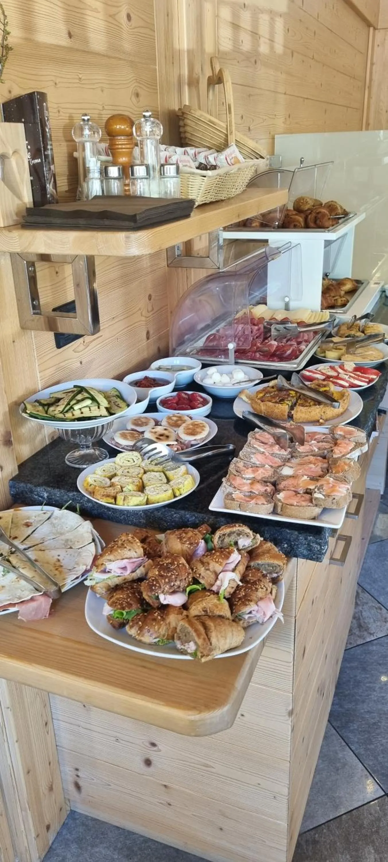 Buffet breakfast in Hotel Garni My Ledro