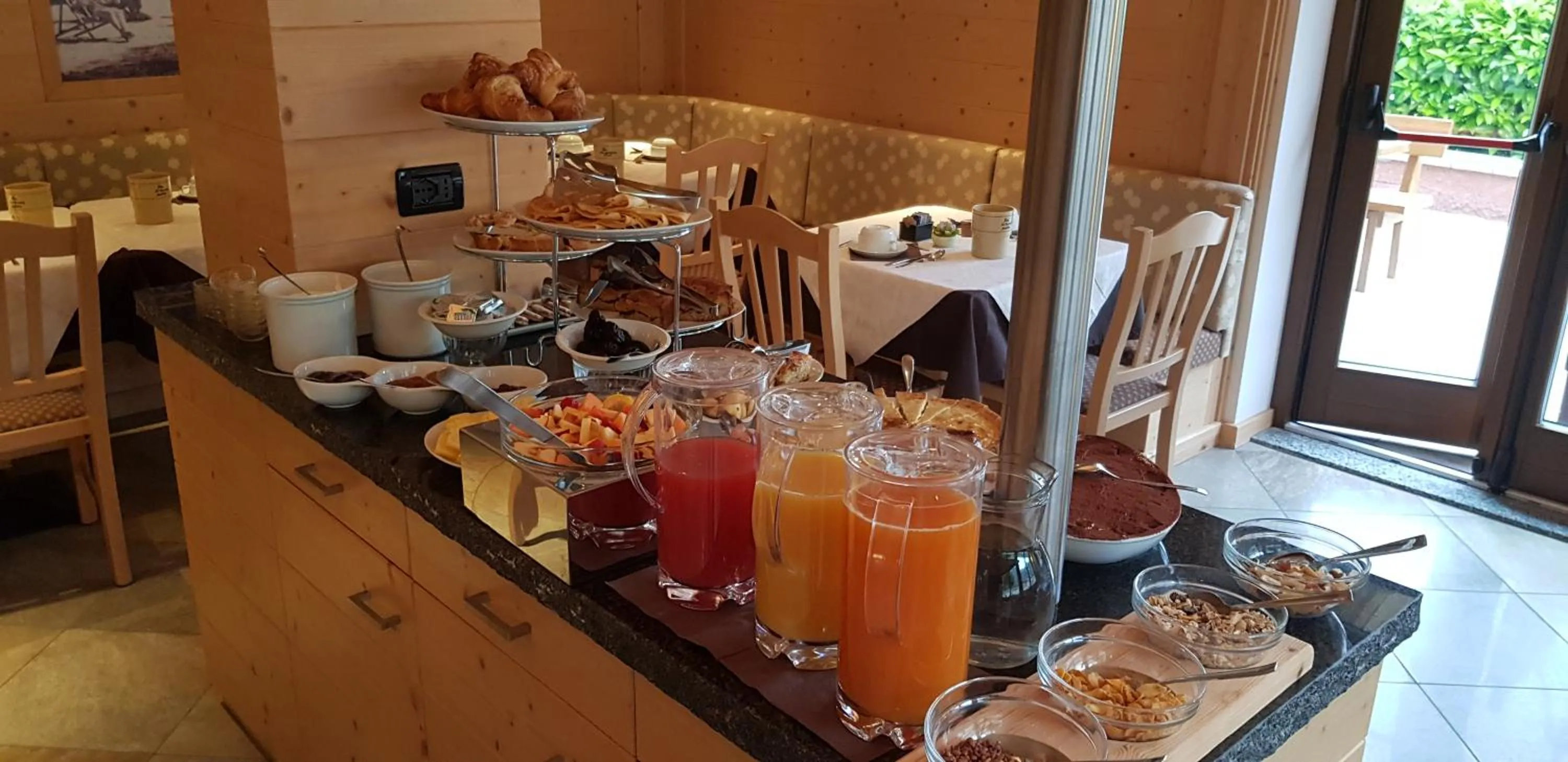 Lounge or bar in Hotel Garni My Ledro