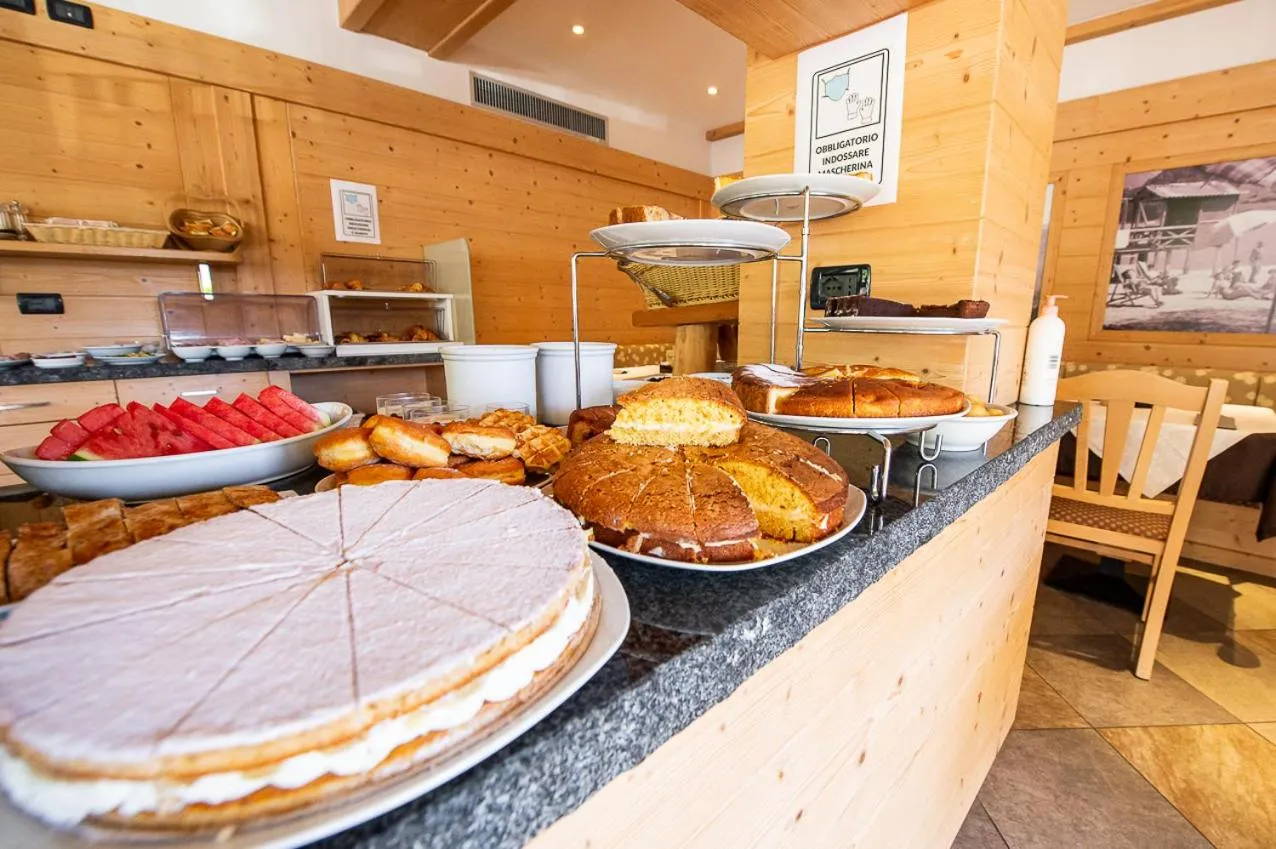 Buffet breakfast in Hotel Garni My Ledro