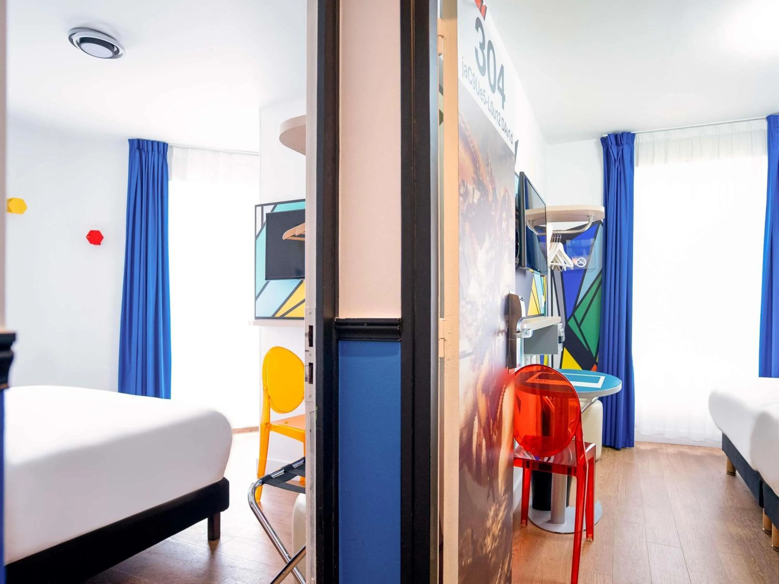 Bedroom, Bed in ibis Styles Paris Maine Montparnasse