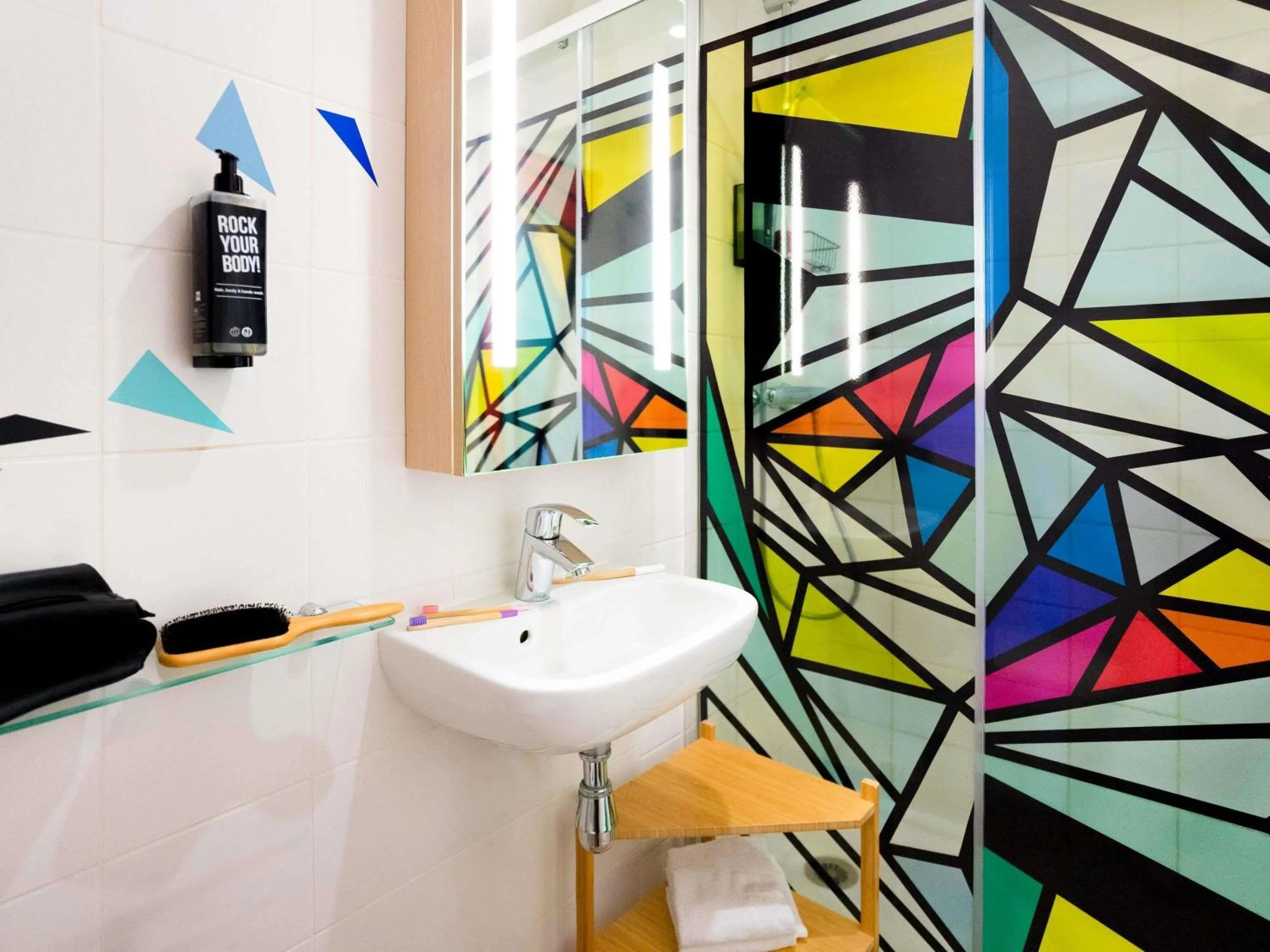 Bedroom in ibis Styles Paris Maine Montparnasse