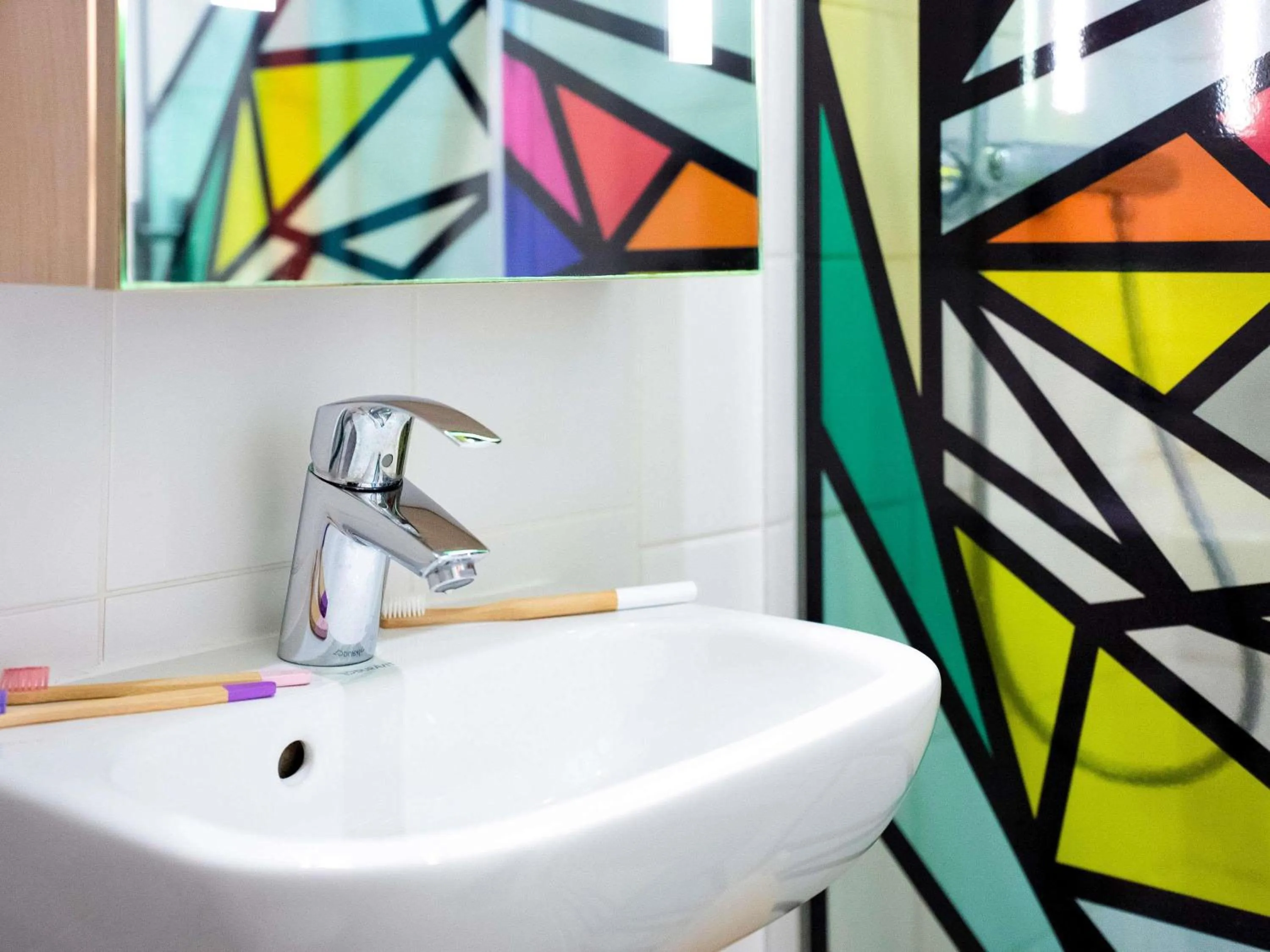 Bedroom in ibis Styles Paris Maine Montparnasse