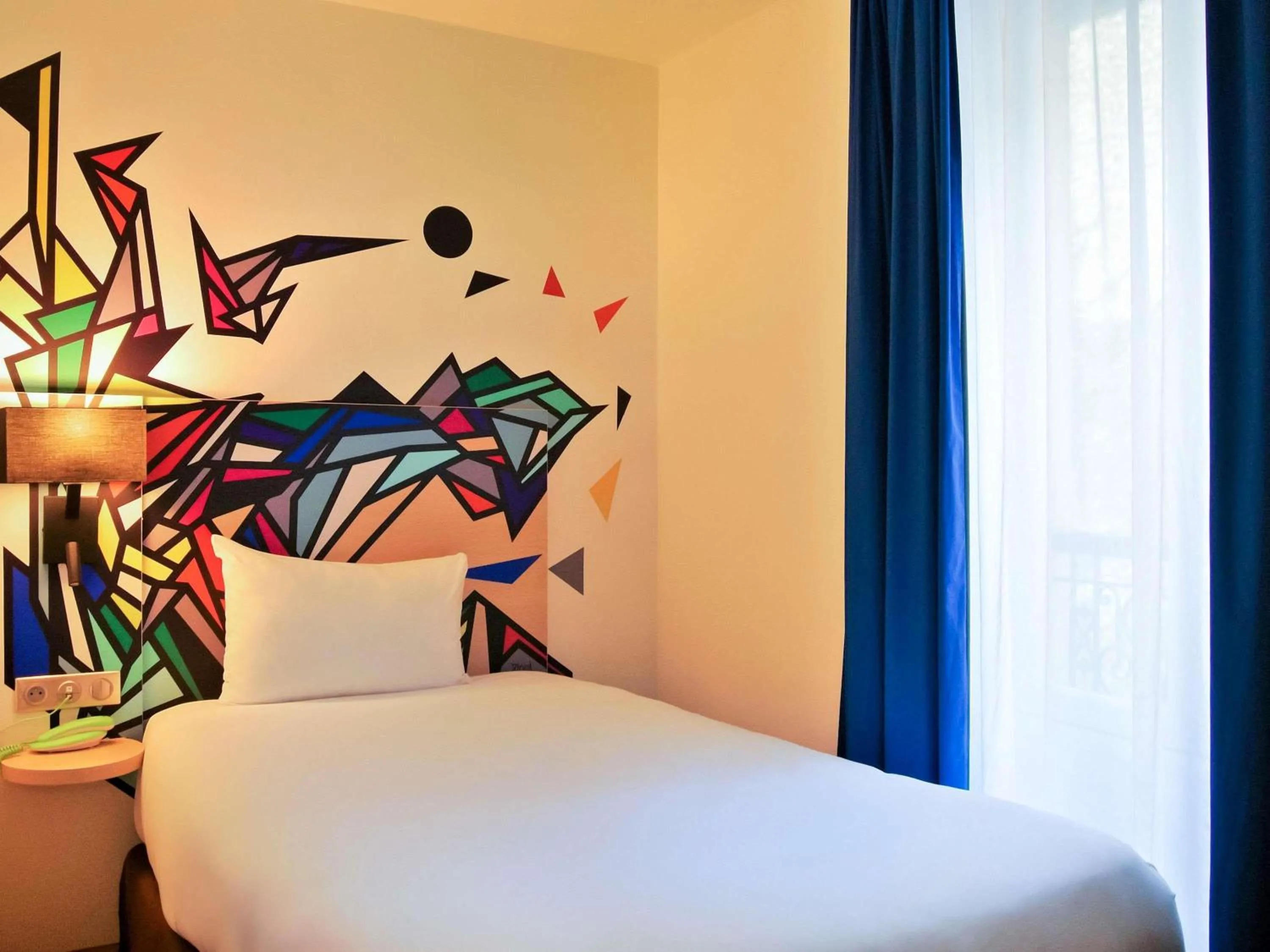 Bedroom, Bed in ibis Styles Paris Maine Montparnasse