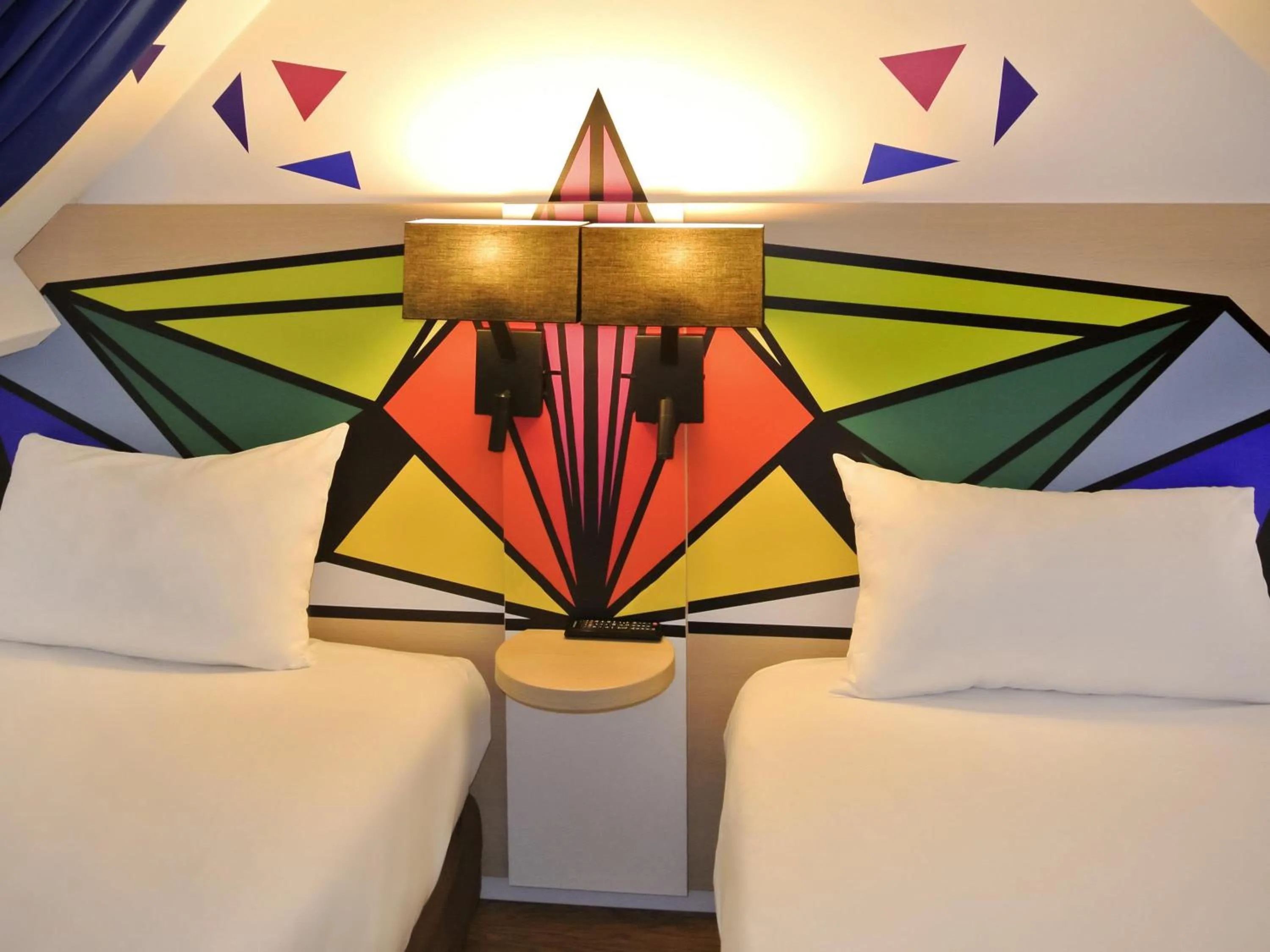 Bedroom in ibis Styles Paris Maine Montparnasse