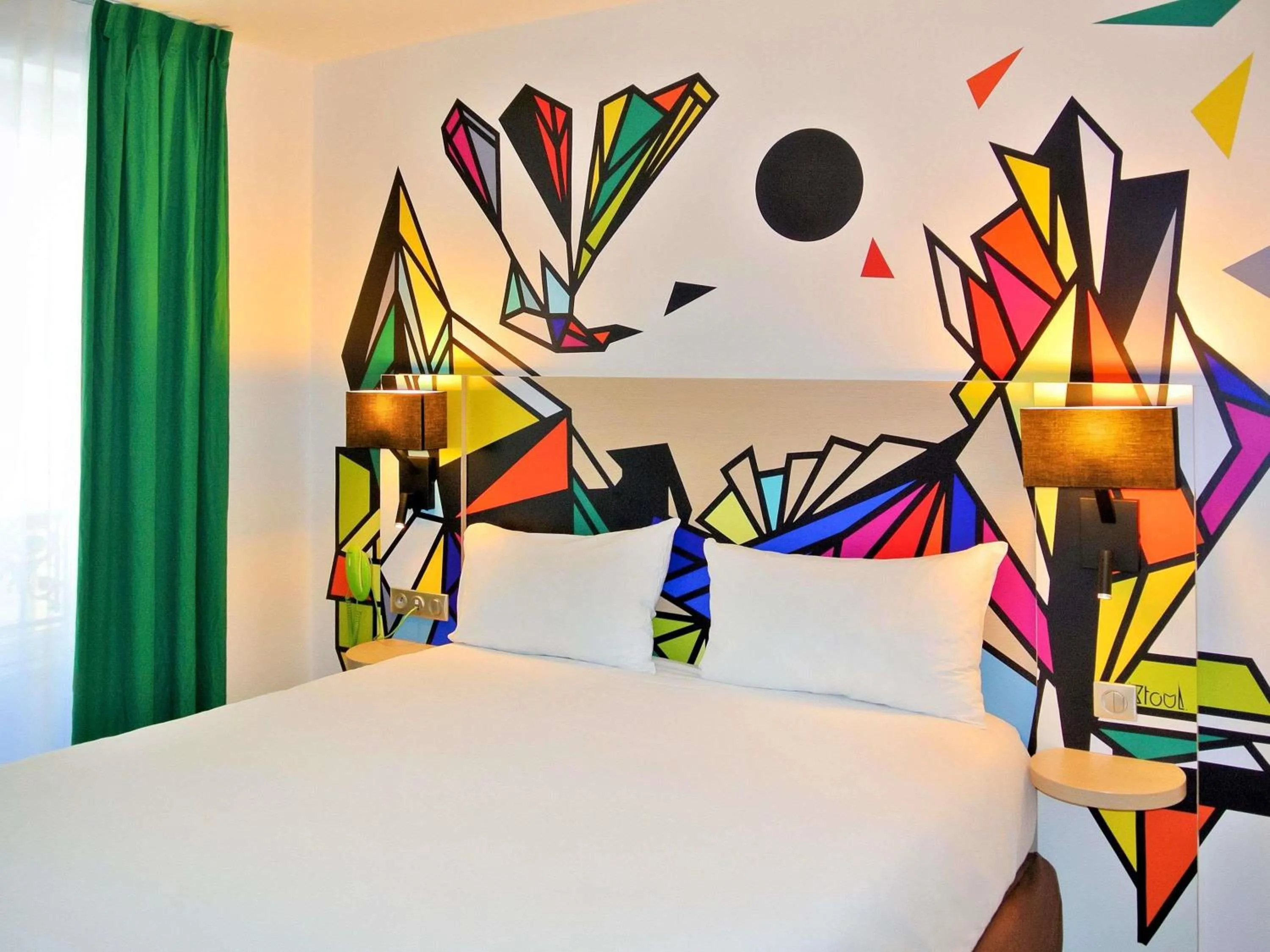 Property building, Bed in ibis Styles Paris Maine Montparnasse
