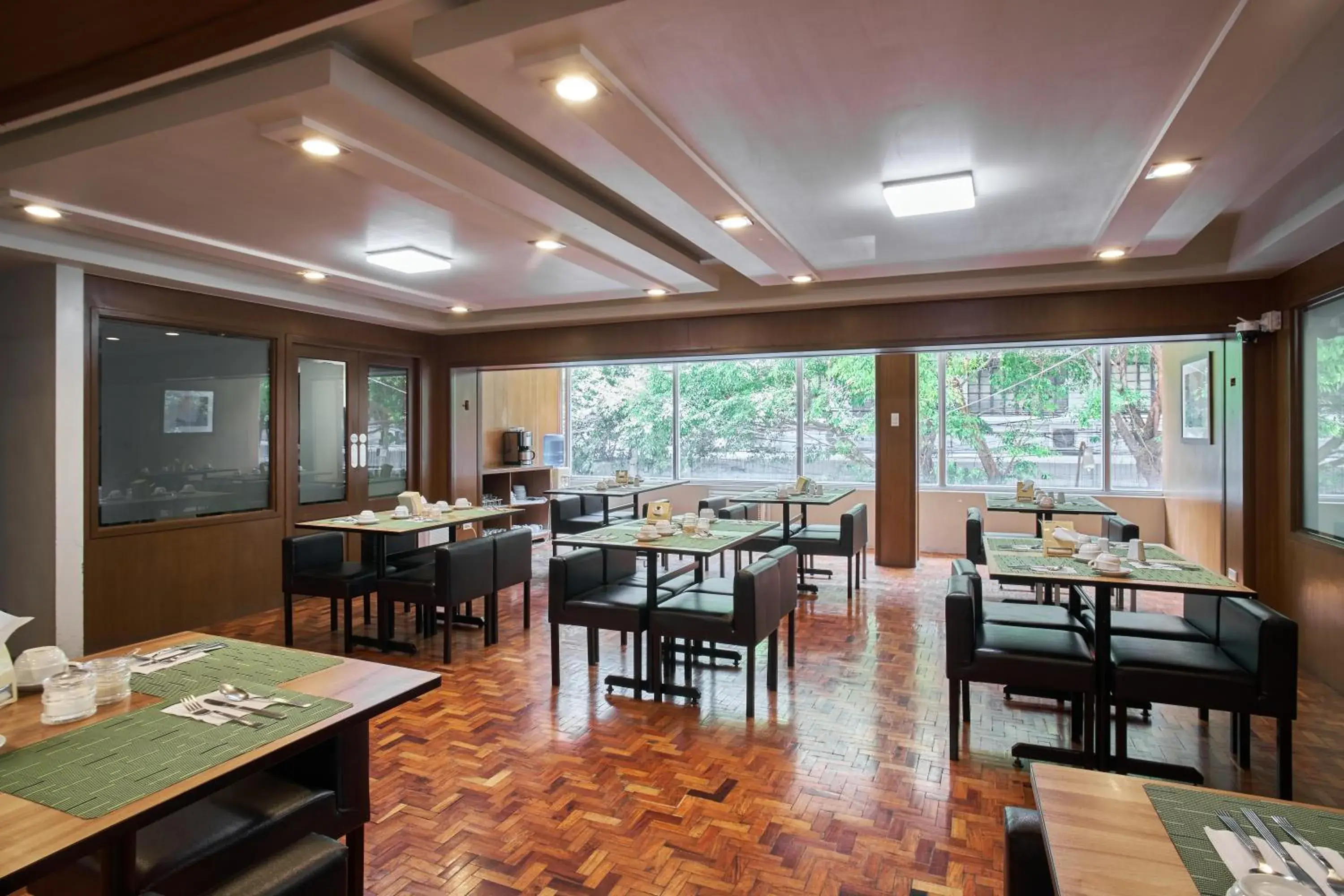 Restaurant/places to eat in Tropicana Suites Restaurant/places to eat in Tropicana Suites