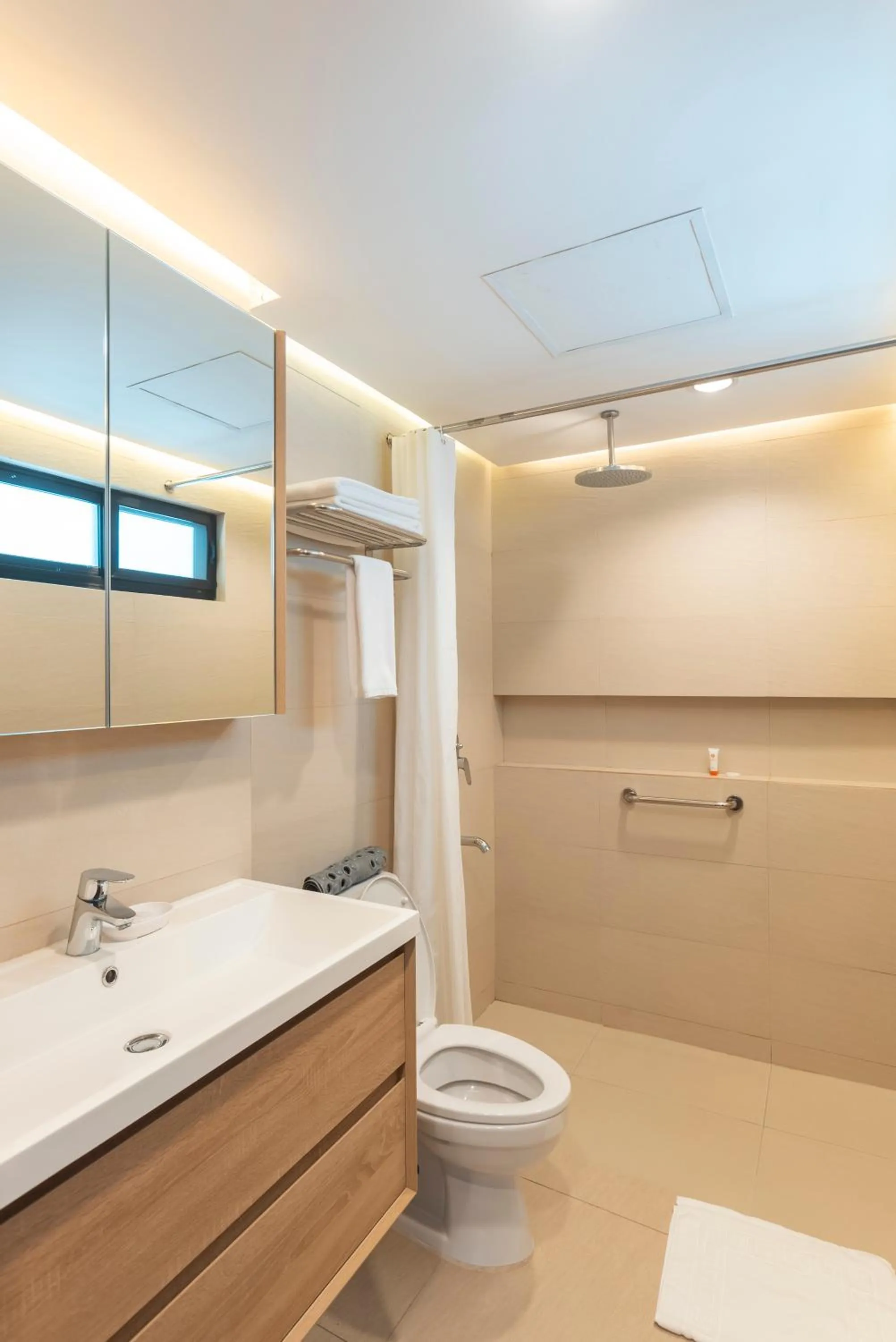 Shower in Tropicana Suites