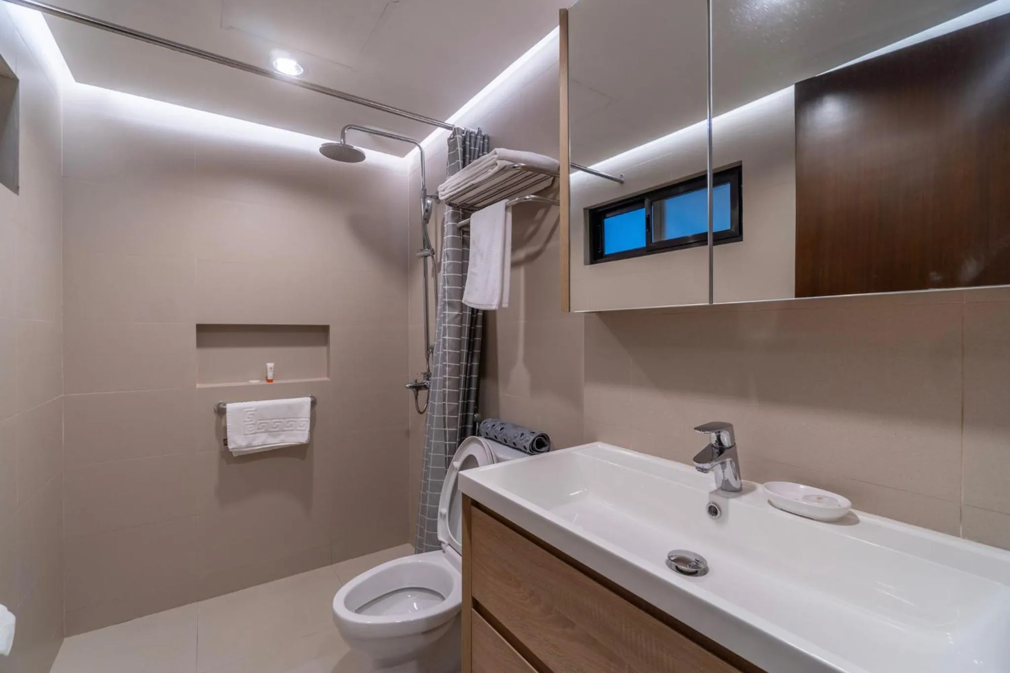 Shower in Tropicana Suites