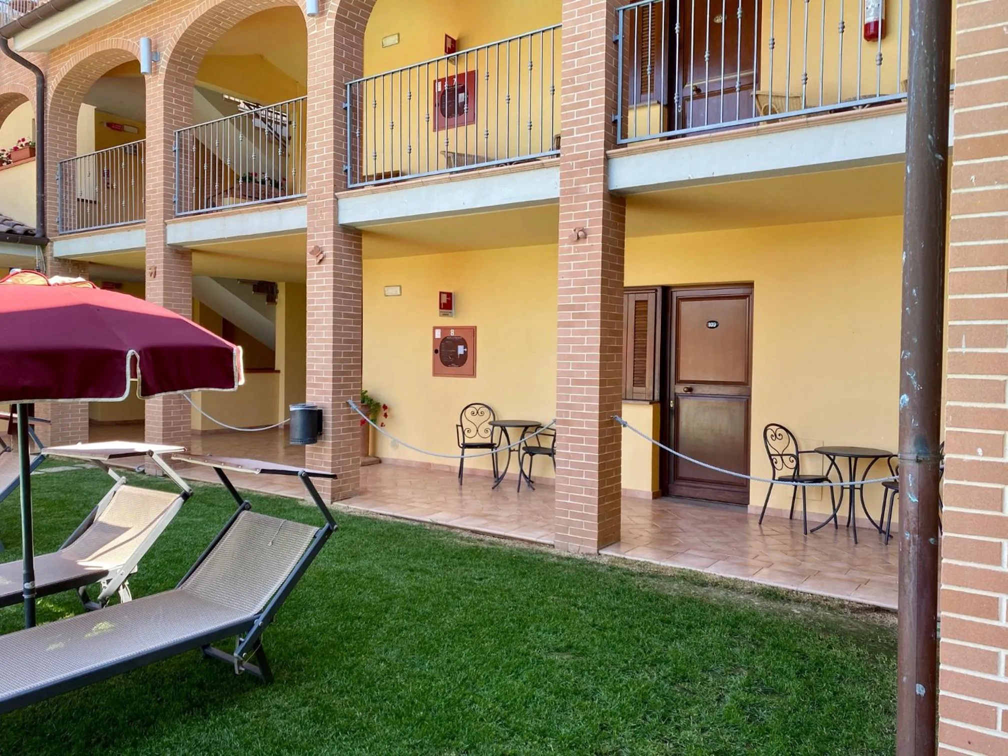Patio in Hotel Ristorante Le Querciolaie dei Ricci