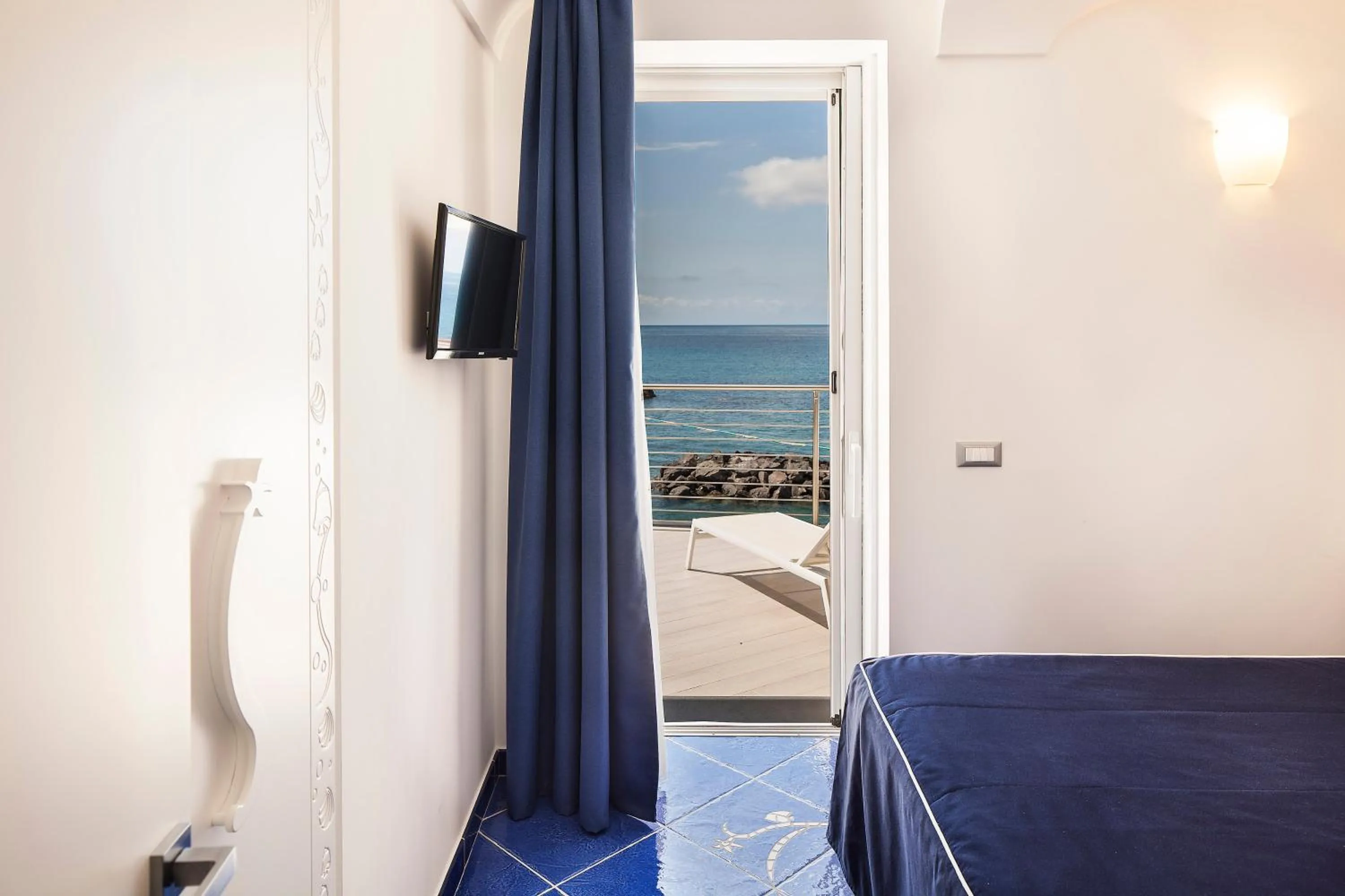 Photo of the whole room, Bed in Ischia Blu Resort