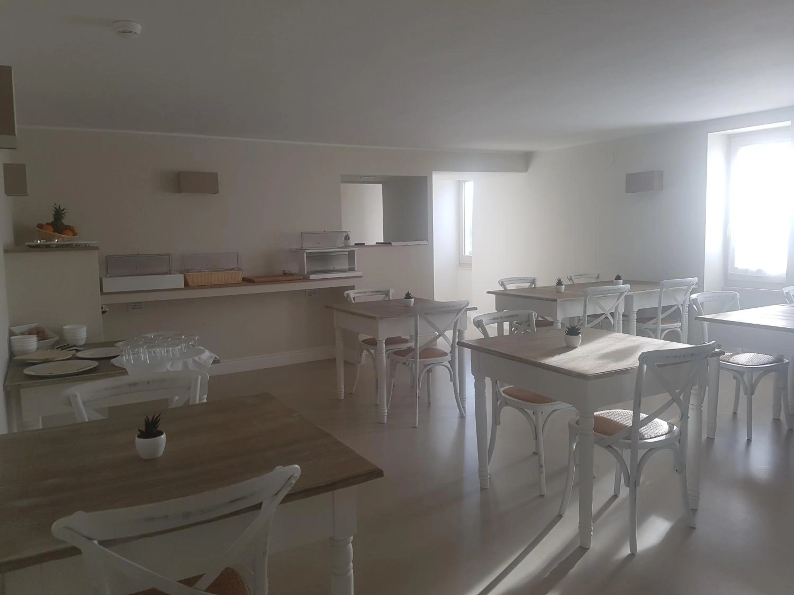 Restaurant/places to eat in Villa Natia