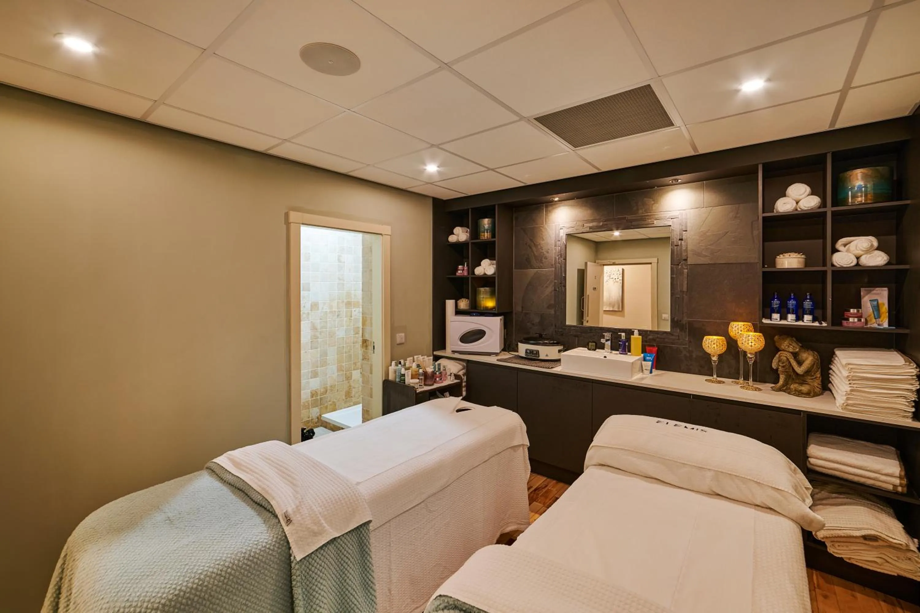 Massage in Comis Hotel & Golf Resort