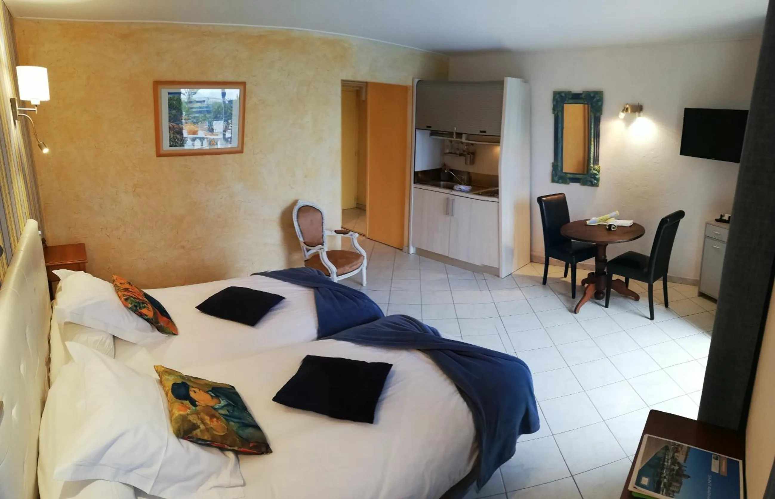 Photo of the whole room, Bed in Chambre d'hôtes La Potinière