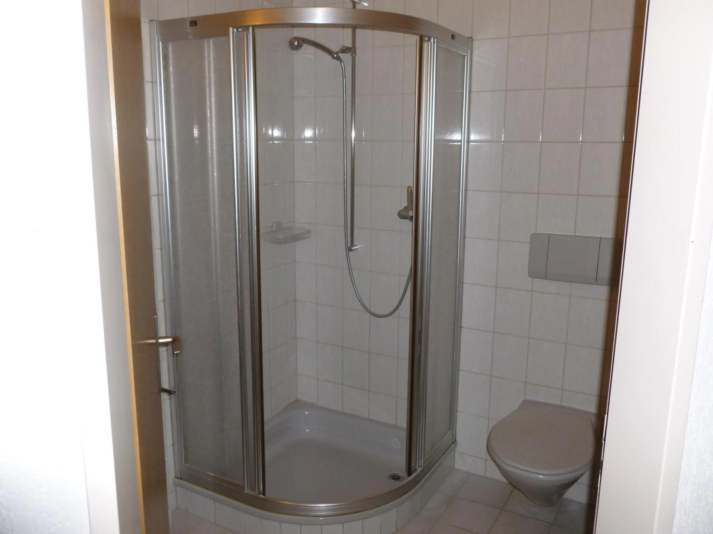 Shower in Hotel Restaurant Schiff