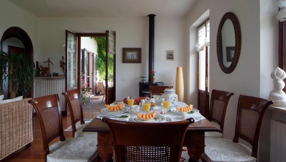 Dining area in B&B Romy Rocker