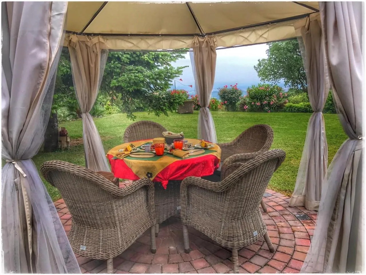 Seating area in B&B Romy Rocker