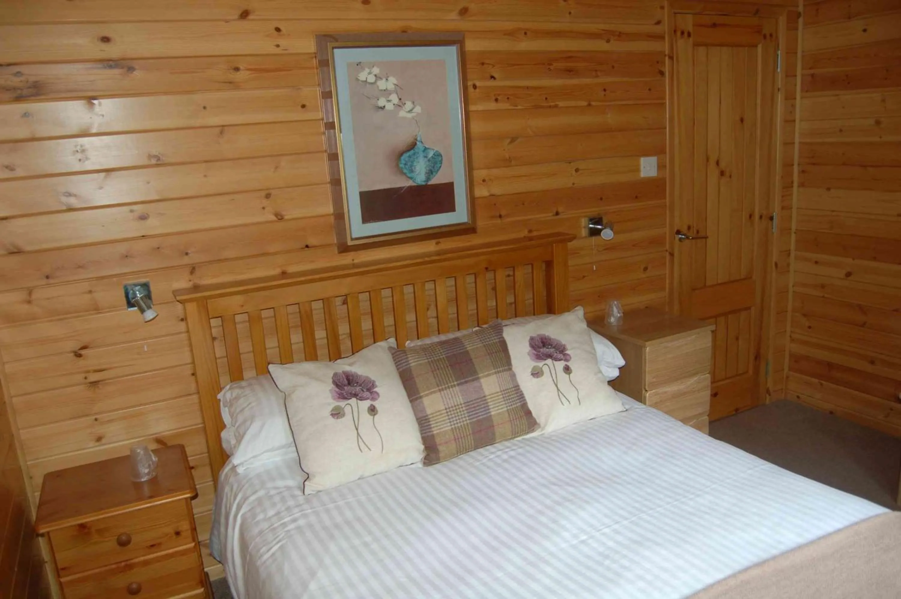 Bed in Luxury woodland Alder Lodge