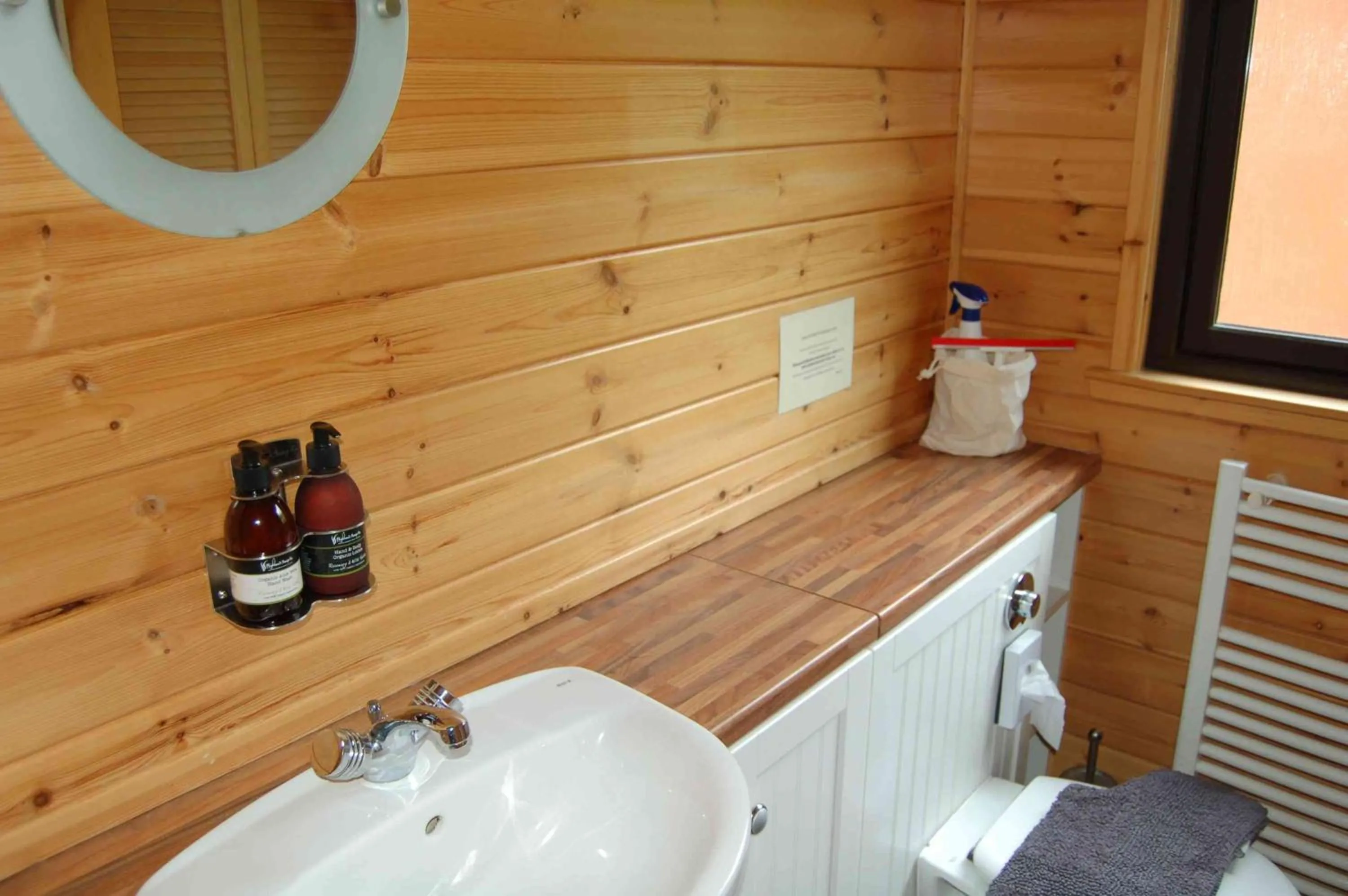 Luxury woodland Alder Lodge