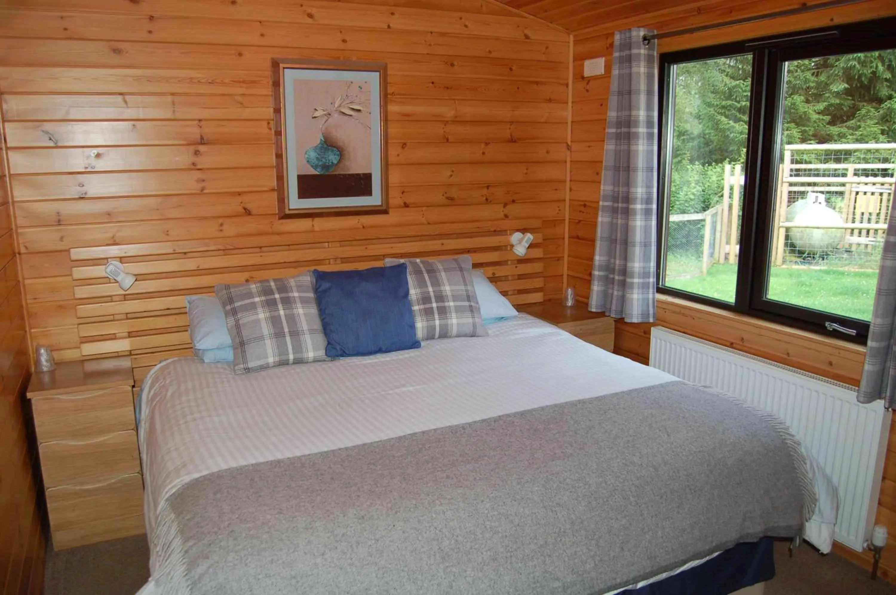 Bed in Luxury woodland Alder Lodge