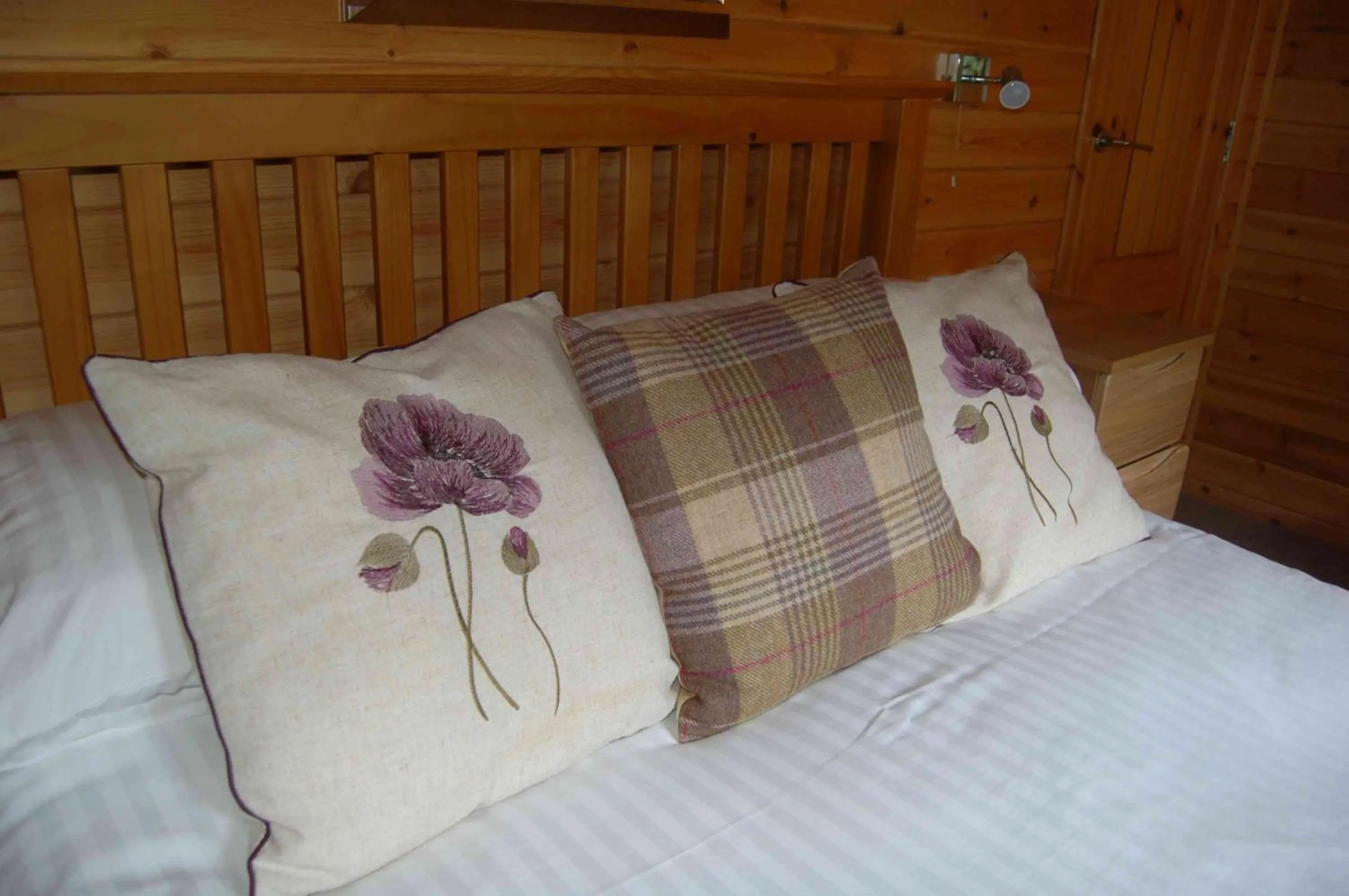 Bed in Luxury woodland Alder Lodge