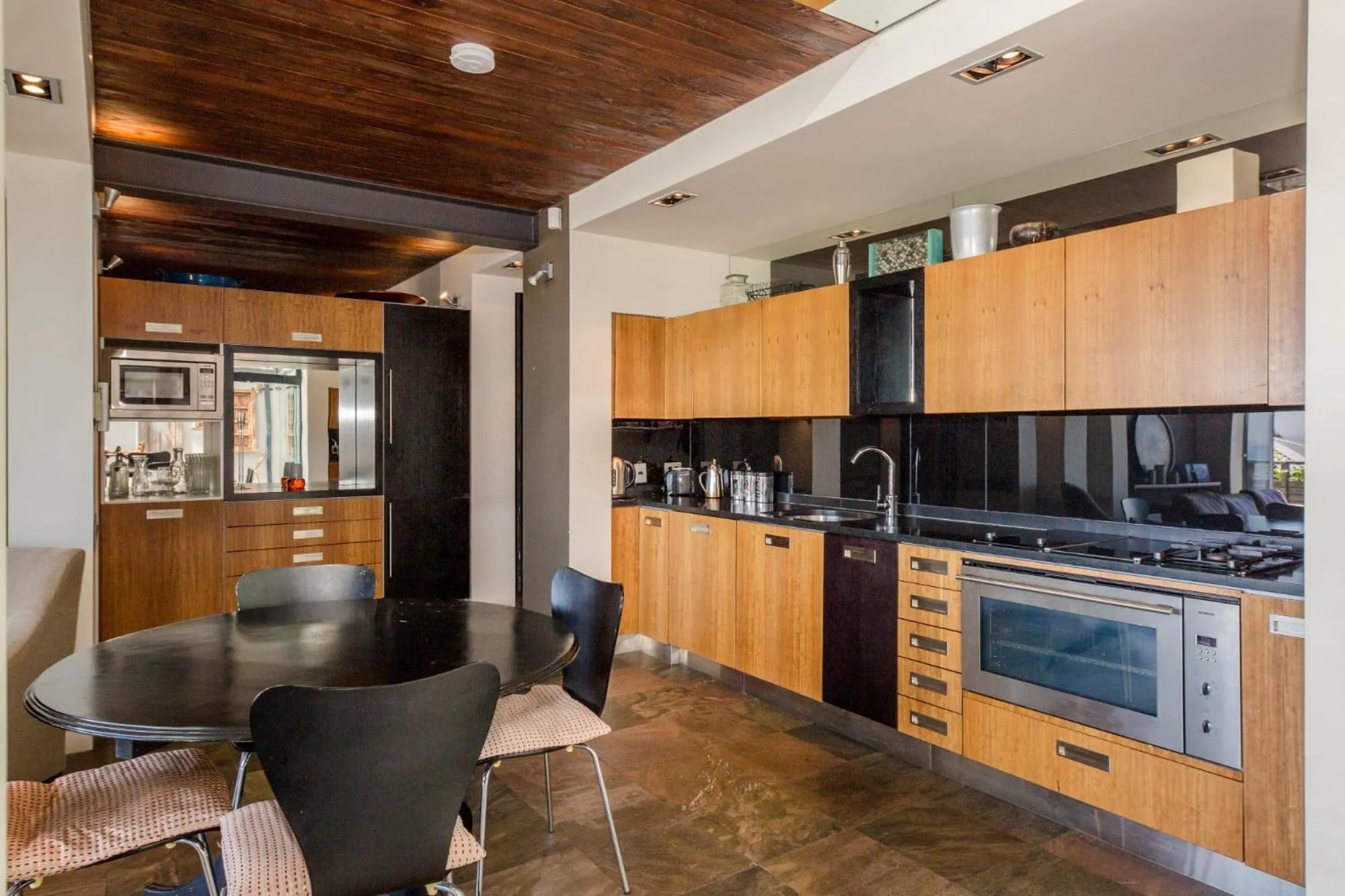 Kitchen or kitchenette in Rhine Stone