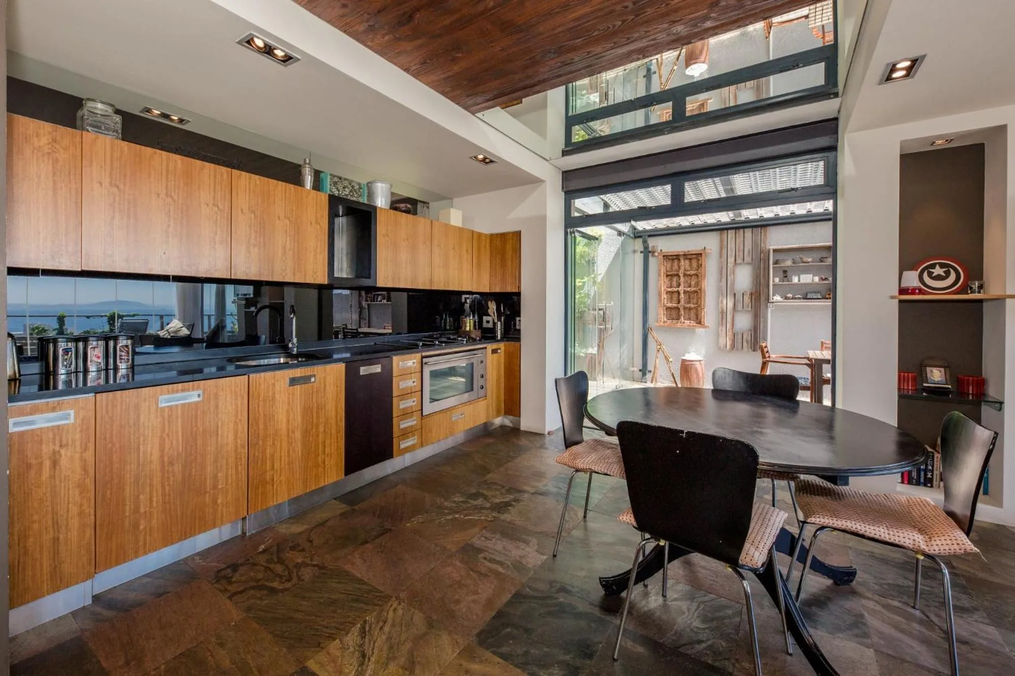Kitchen or kitchenette in Rhine Stone