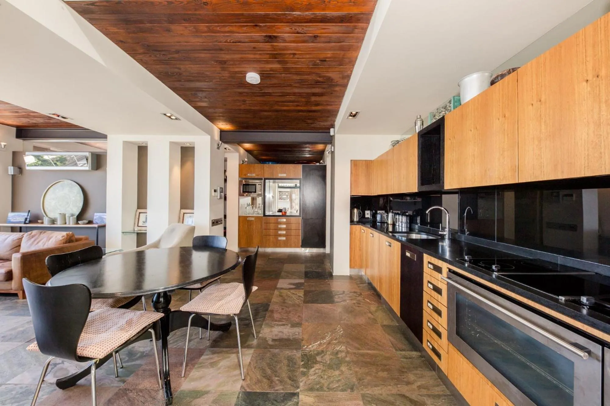 Kitchen or kitchenette in Rhine Stone